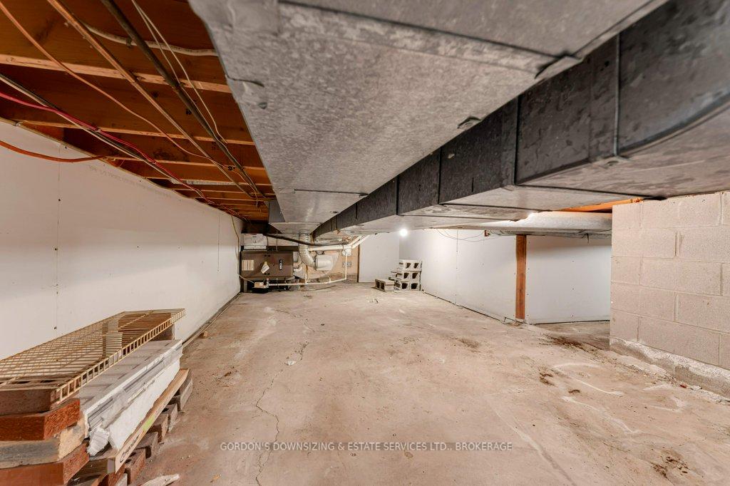Photo 41 of 987 Mayfair Crescent, Kingston, South of Taylor-Kidd Blvd — HOMEH