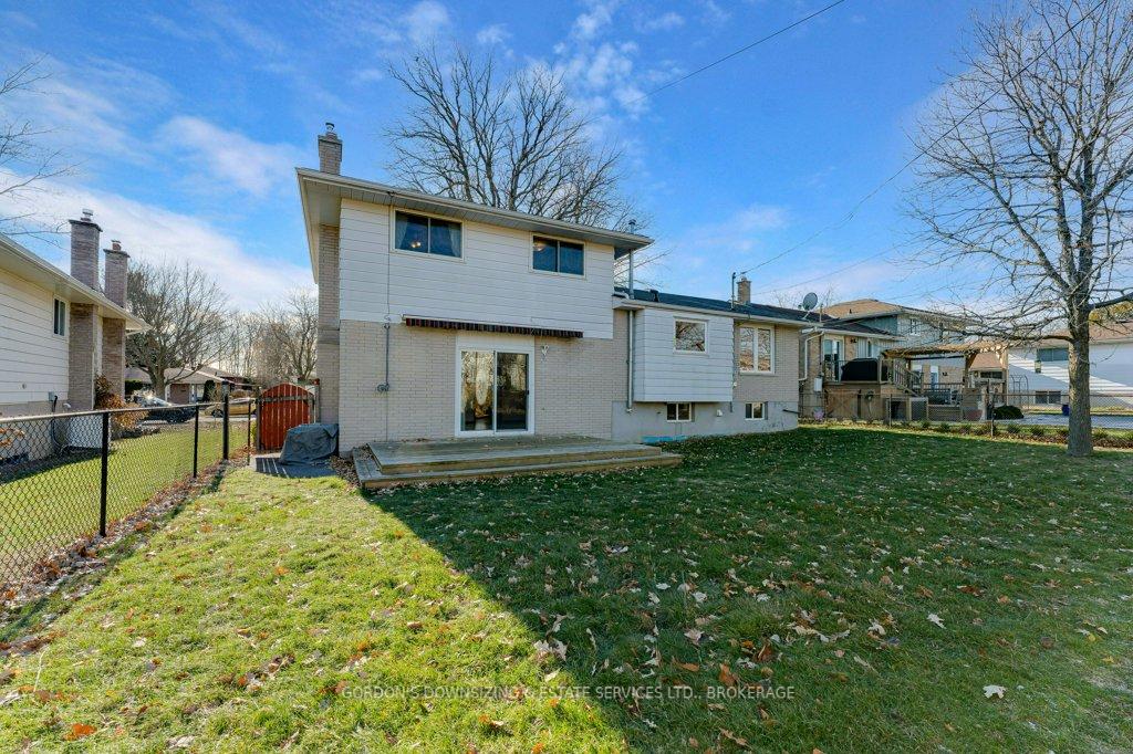 Photo 45 of 987 Mayfair Crescent, Kingston, South of Taylor-Kidd Blvd — HOMEH