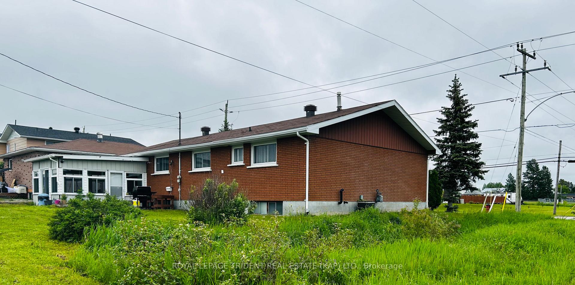 Photo 2 of 35 Brunelle Road S, Kapuskasing — HOMEH
