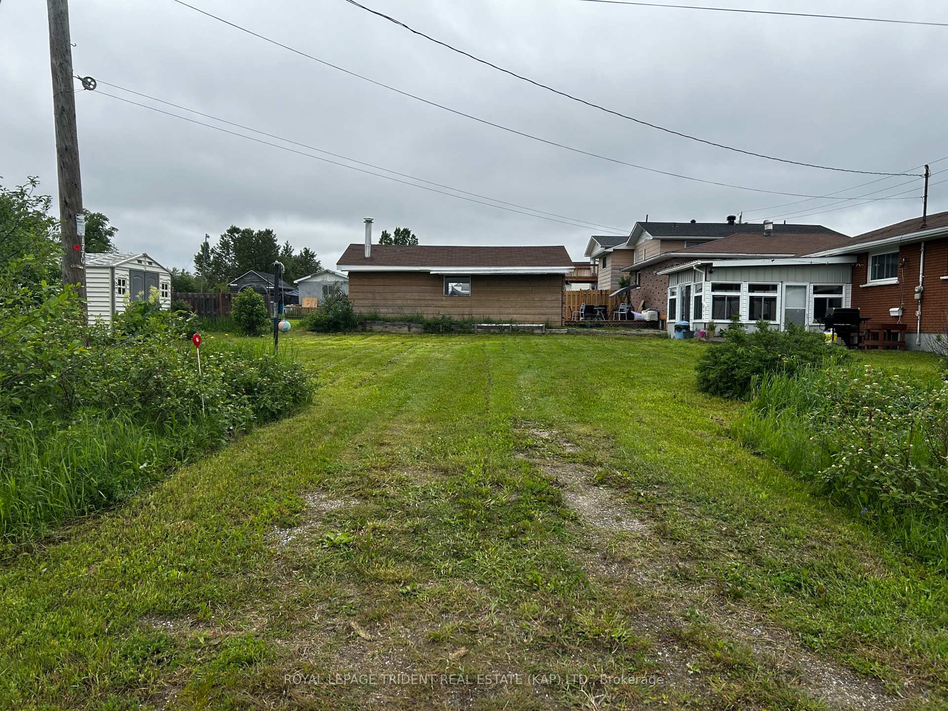 Photo 4 of 35 Brunelle Road S, Kapuskasing — HOMEH