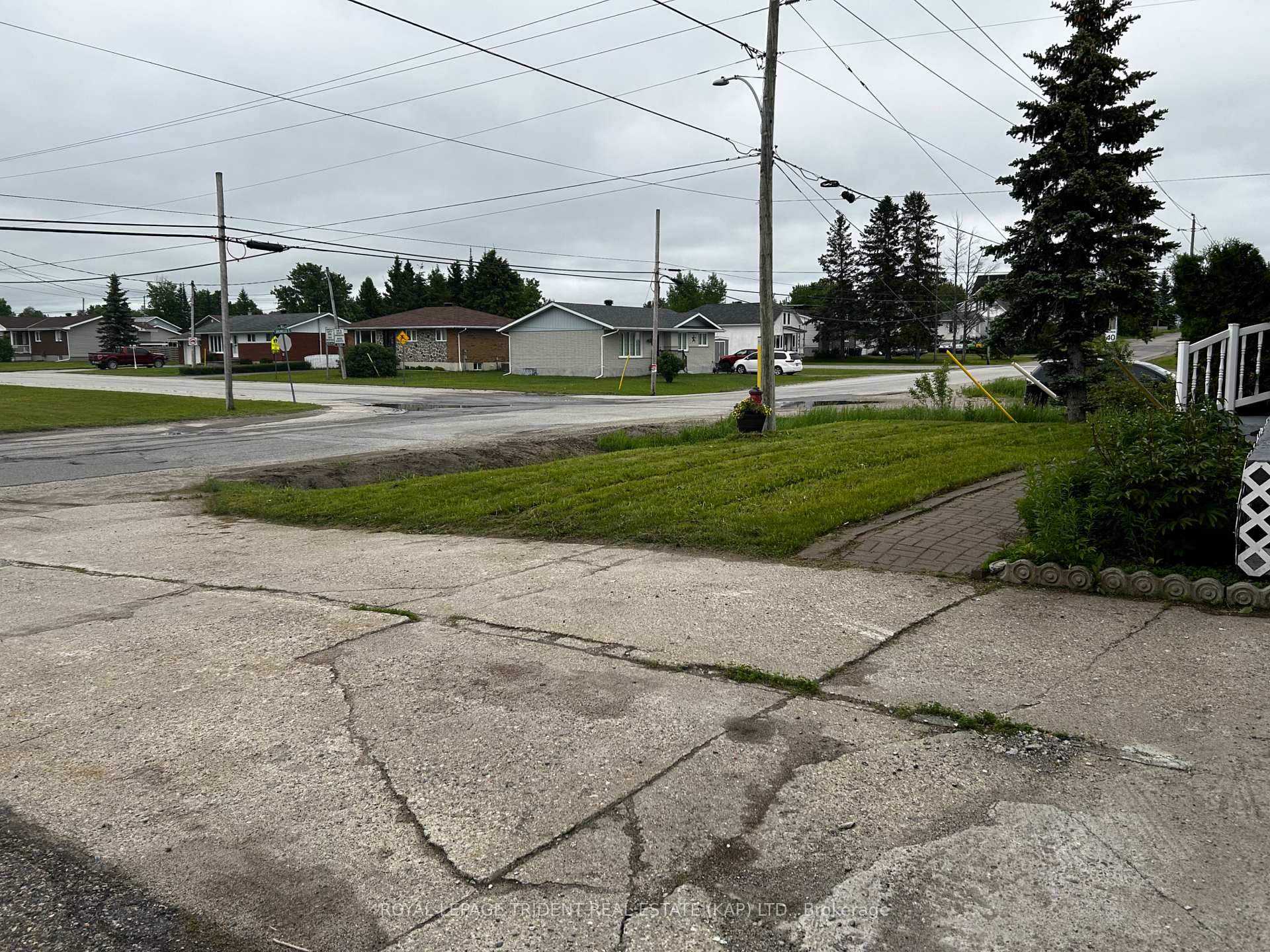 Photo 11 of 35 Brunelle Road S, Kapuskasing — HOMEH