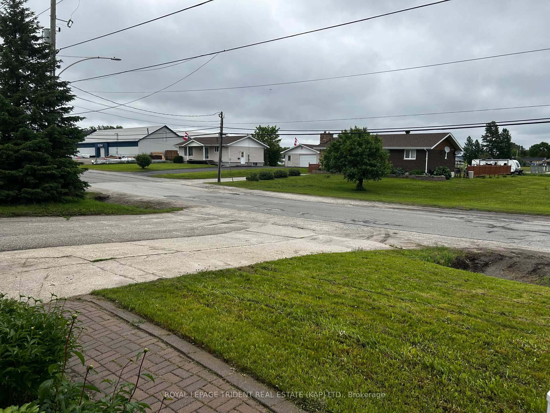 Photo 13 of 35 Brunelle Road S, Kapuskasing — HOMEH