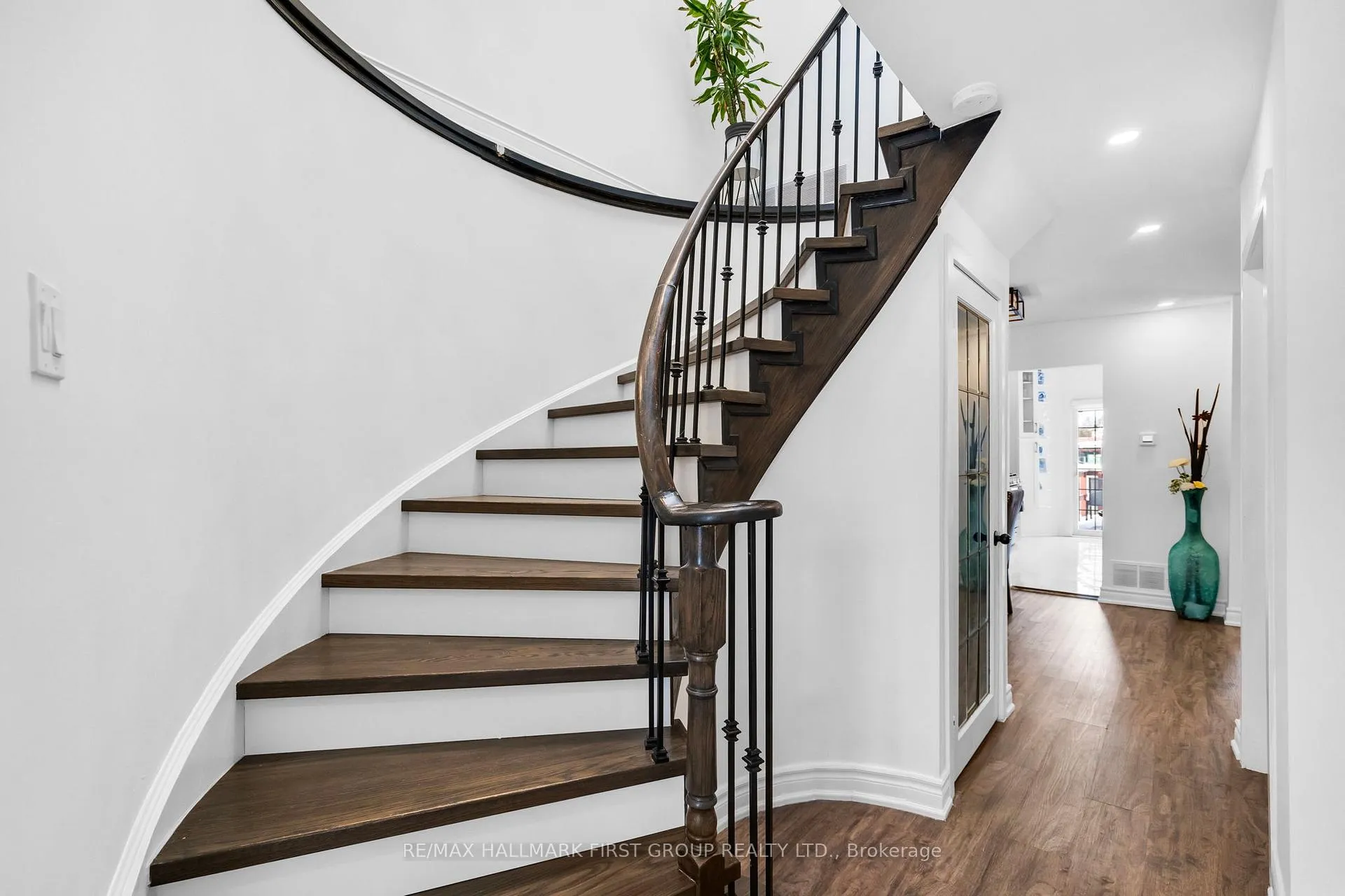 Photo 4 of 99 Turnberry Crescent, Clarington, Courtice — HOMEH