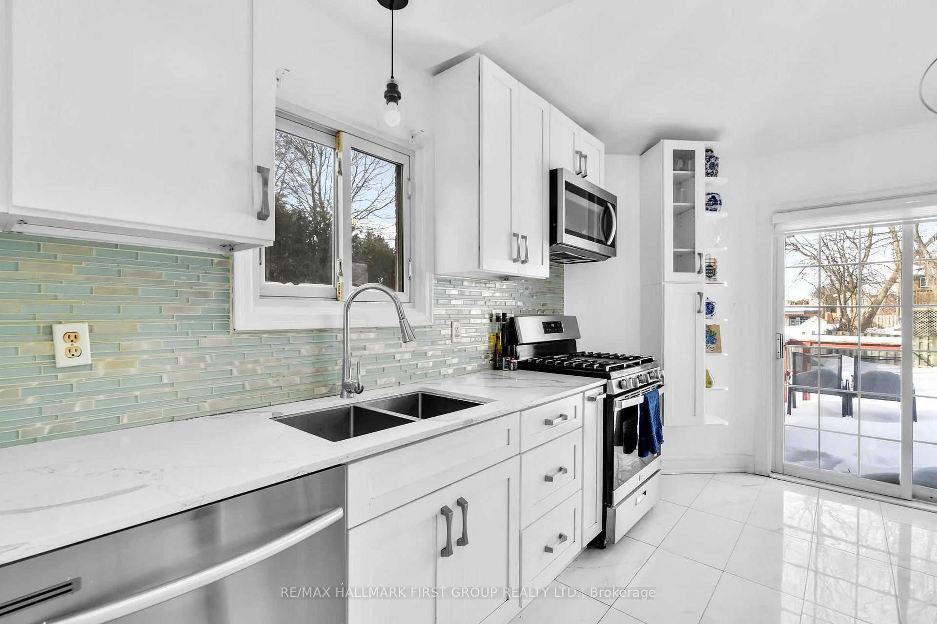 Photo 5 of 99 Turnberry Crescent, Clarington, Courtice — HOMEH