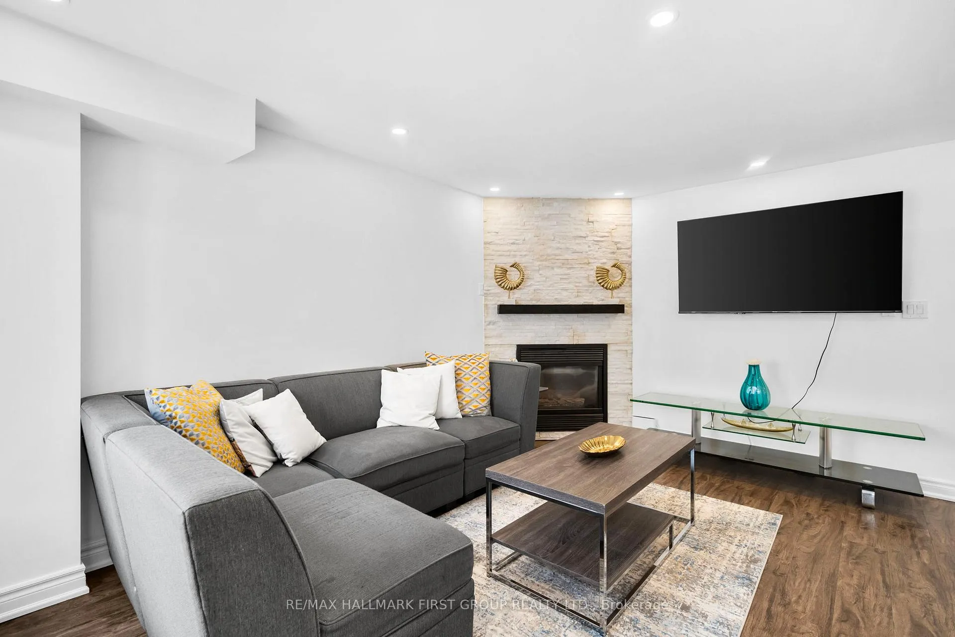 Photo 13 of 99 Turnberry Crescent, Clarington, Courtice — HOMEH