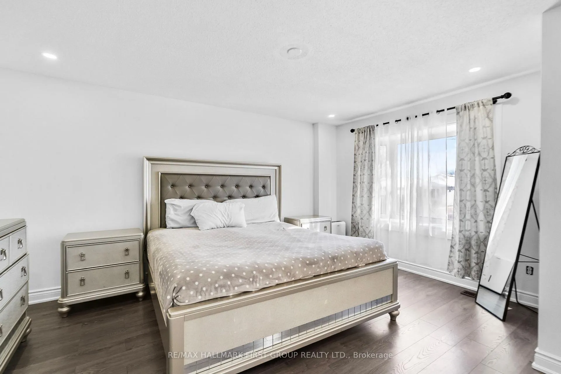 Photo 17 of 99 Turnberry Crescent, Clarington, Courtice — HOMEH
