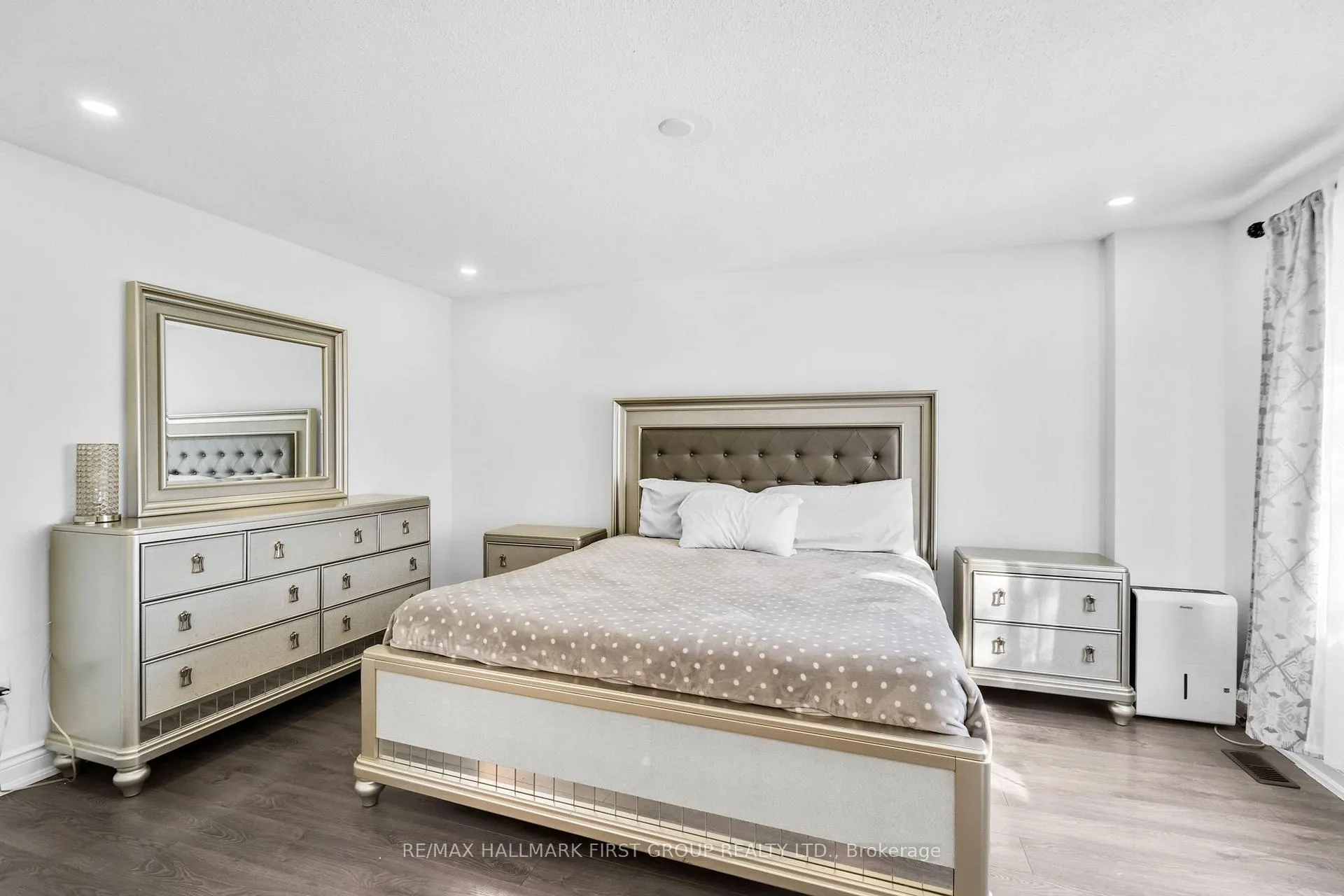 Photo 18 of 99 Turnberry Crescent, Clarington, Courtice — HOMEH
