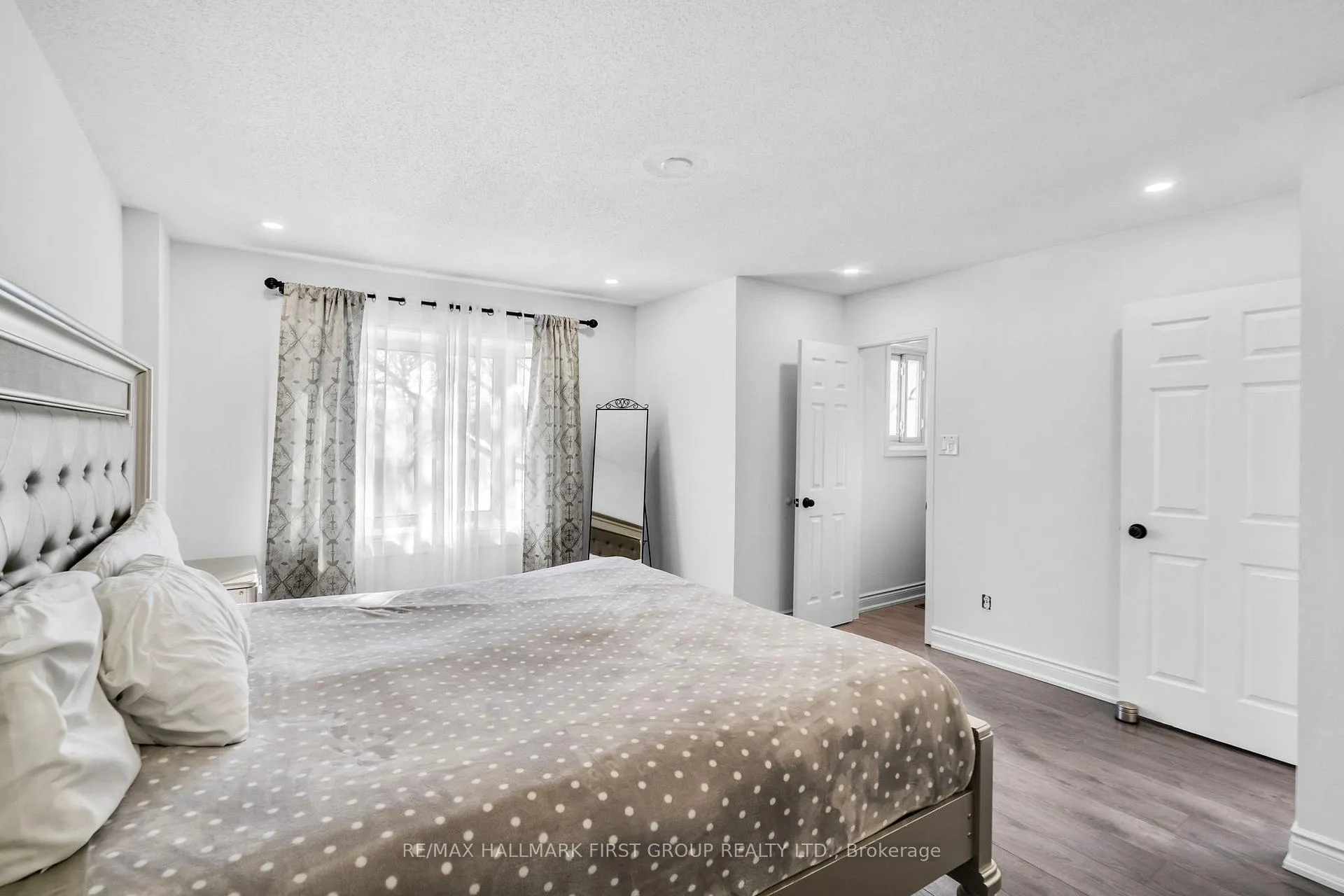 Photo 19 of 99 Turnberry Crescent, Clarington, Courtice — HOMEH
