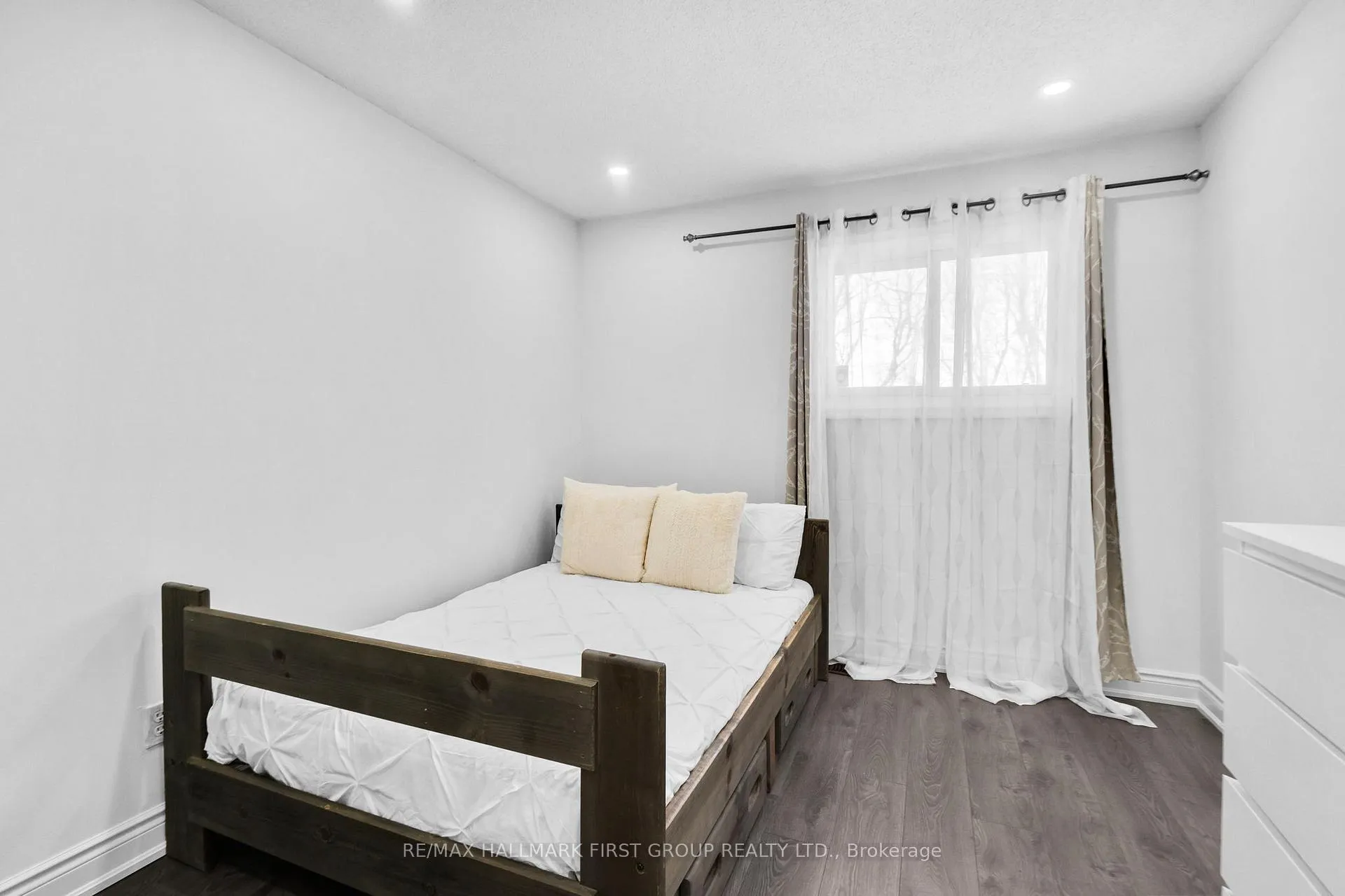 Photo 21 of 99 Turnberry Crescent, Clarington, Courtice — HOMEH