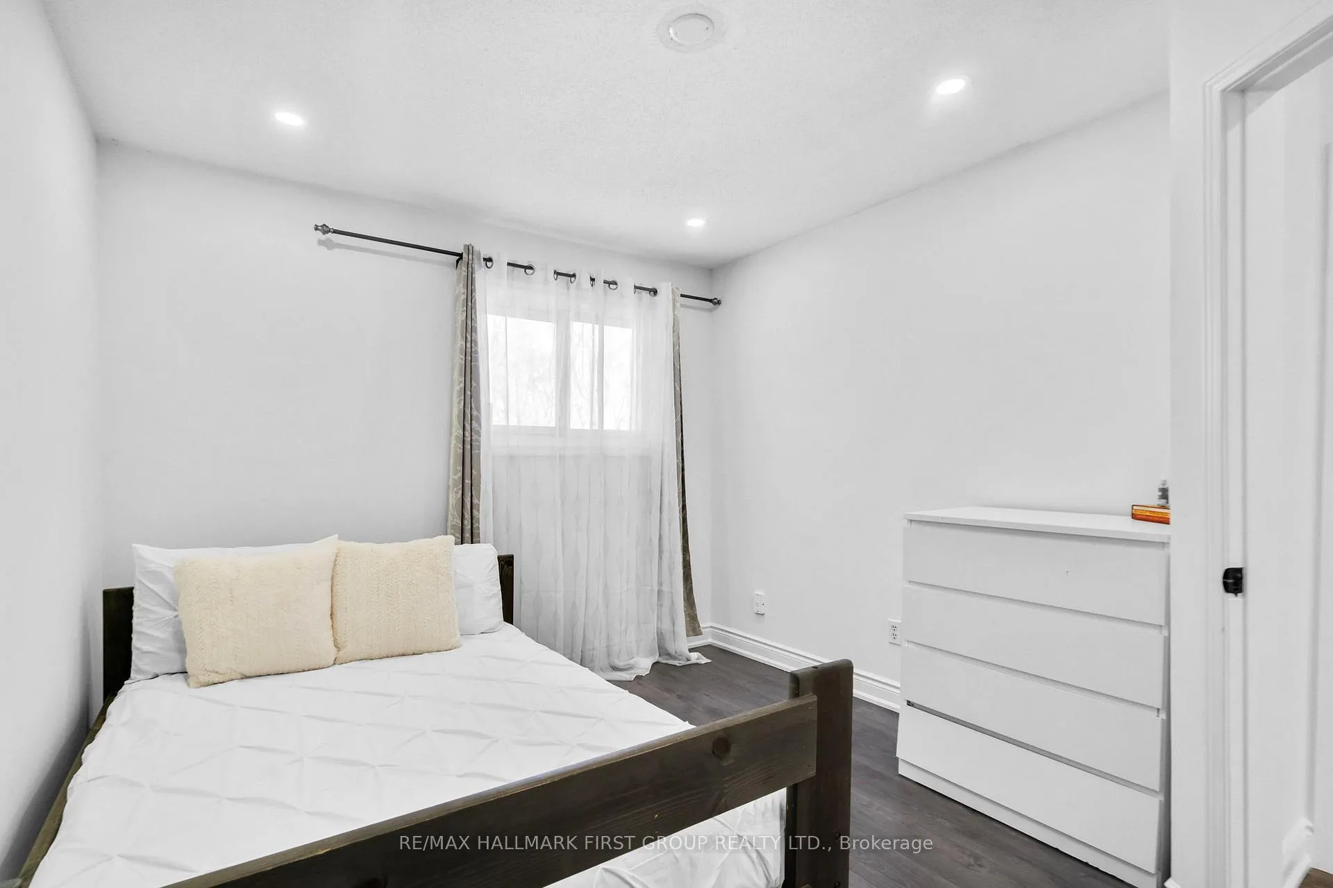 Photo 22 of 99 Turnberry Crescent, Clarington, Courtice — HOMEH
