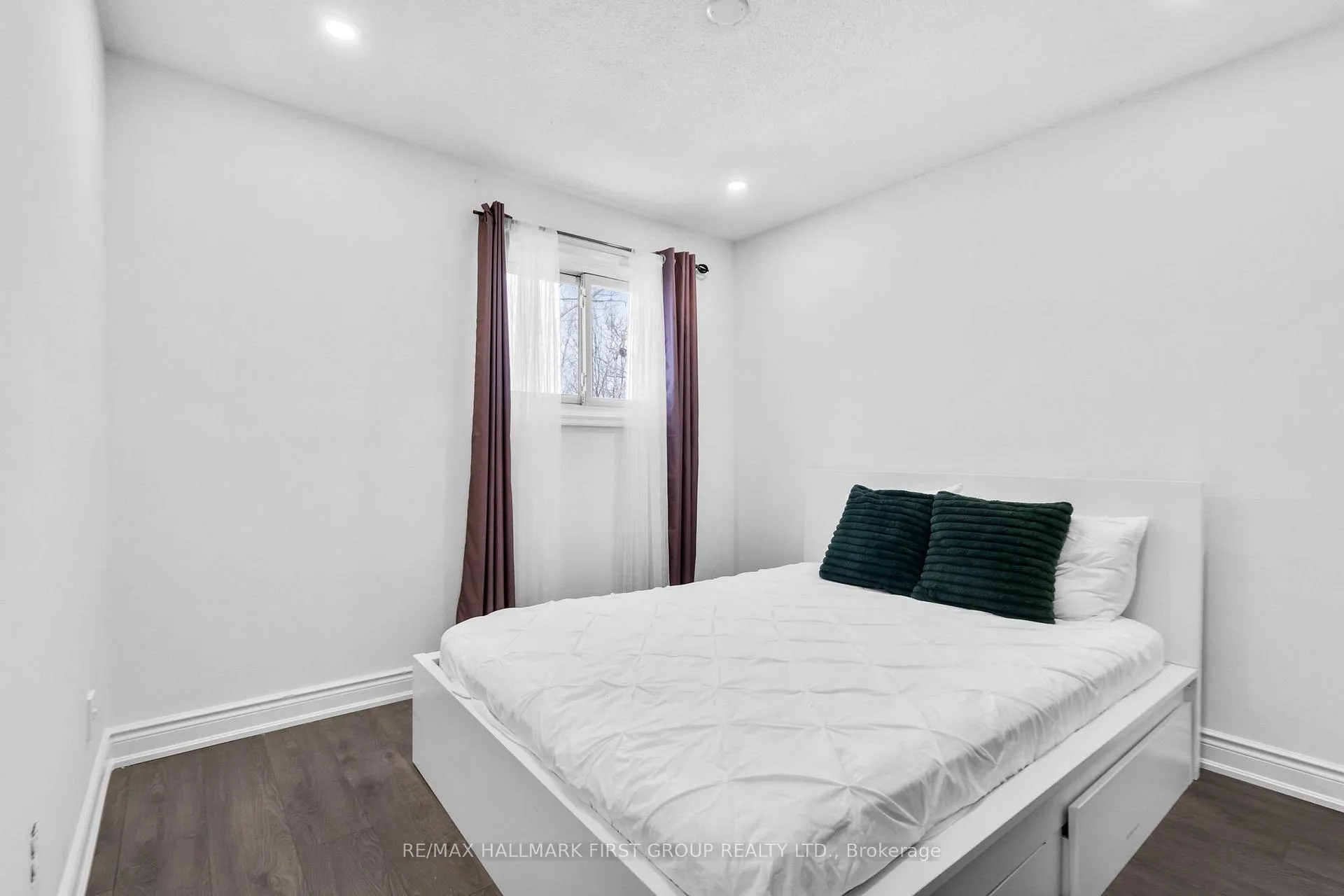 Photo 23 of 99 Turnberry Crescent, Clarington, Courtice — HOMEH