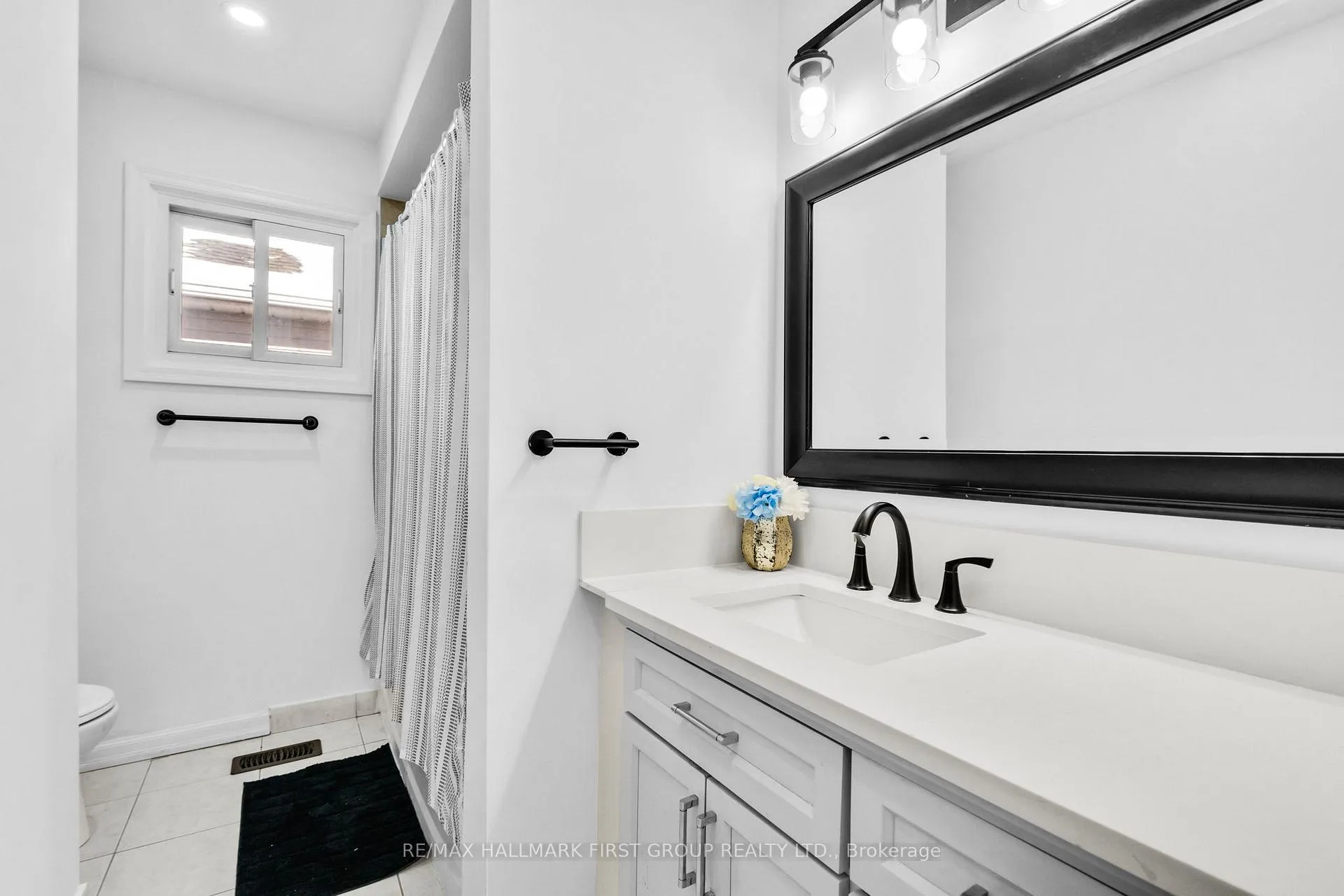 Photo 25 of 99 Turnberry Crescent, Clarington, Courtice — HOMEH