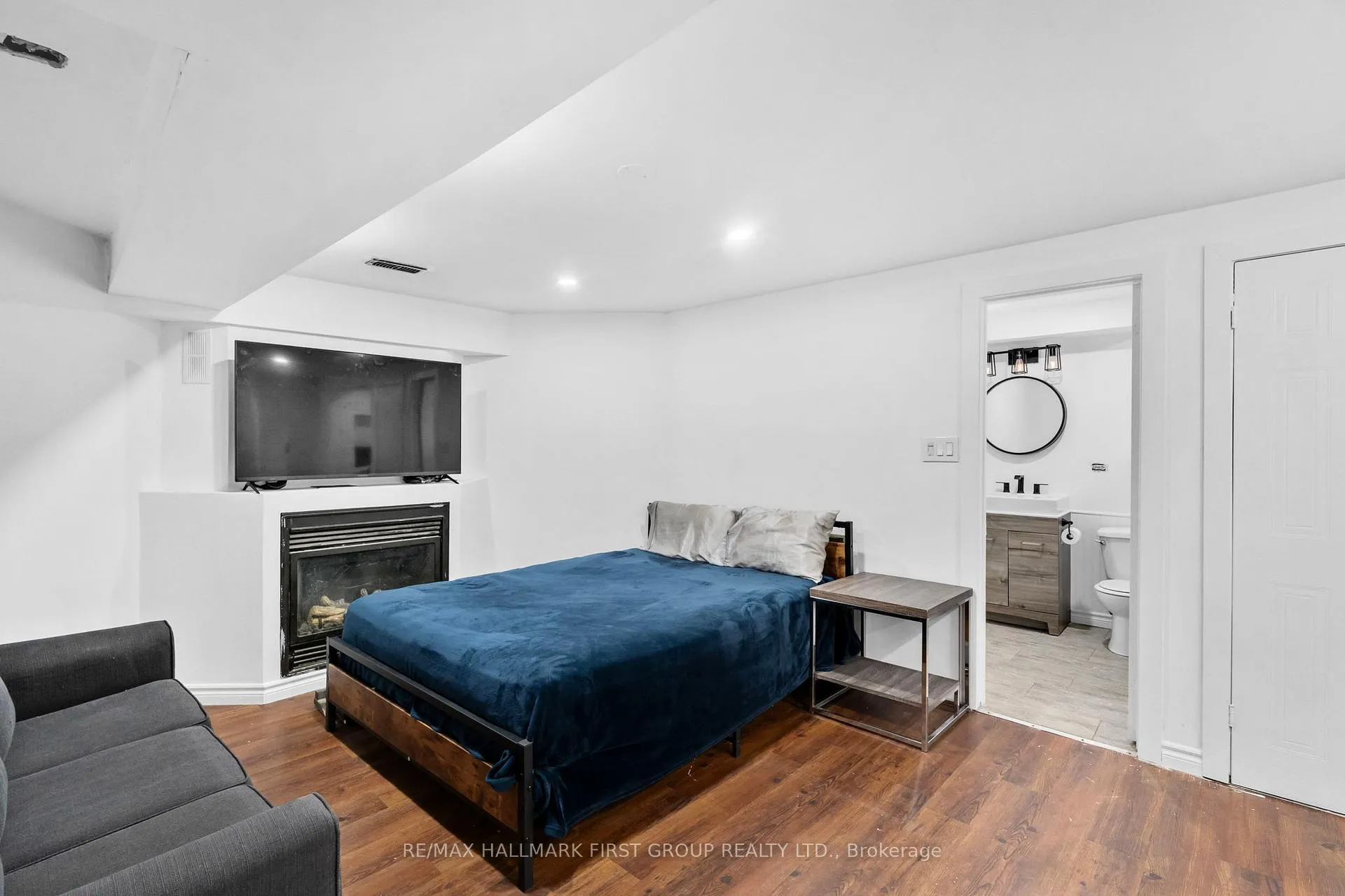 Photo 33 of 99 Turnberry Crescent, Clarington, Courtice — HOMEH