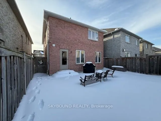 Photo 18 of 35 Lloydminster Avenue, Ajax, Central East — HOMEH
