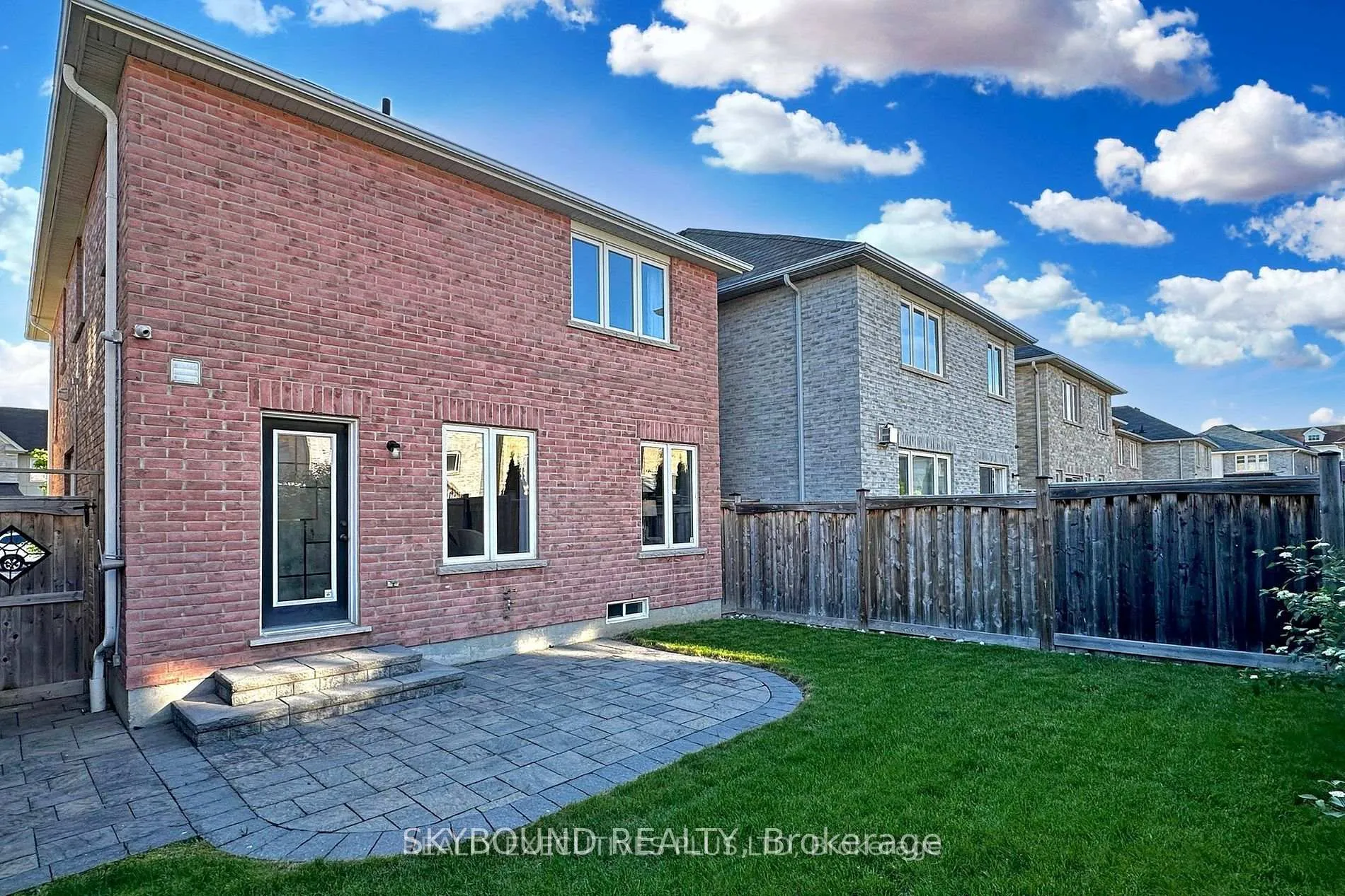 Photo 19 of 35 Lloydminster Avenue, Ajax, Central East — HOMEH
