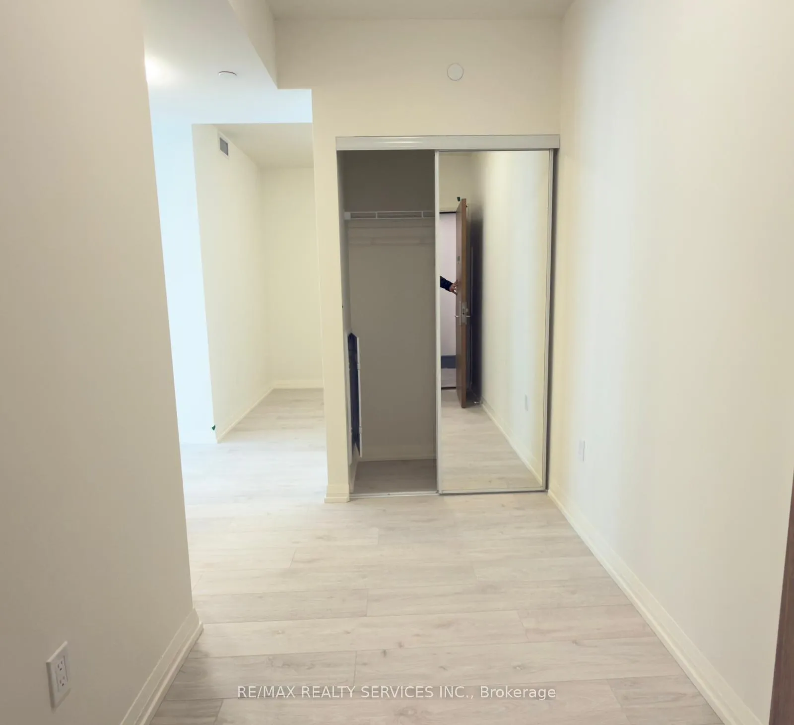 Photo 16 of Unit 2412, 27 Korda Gate, Vaughan, Concord — HOMEH