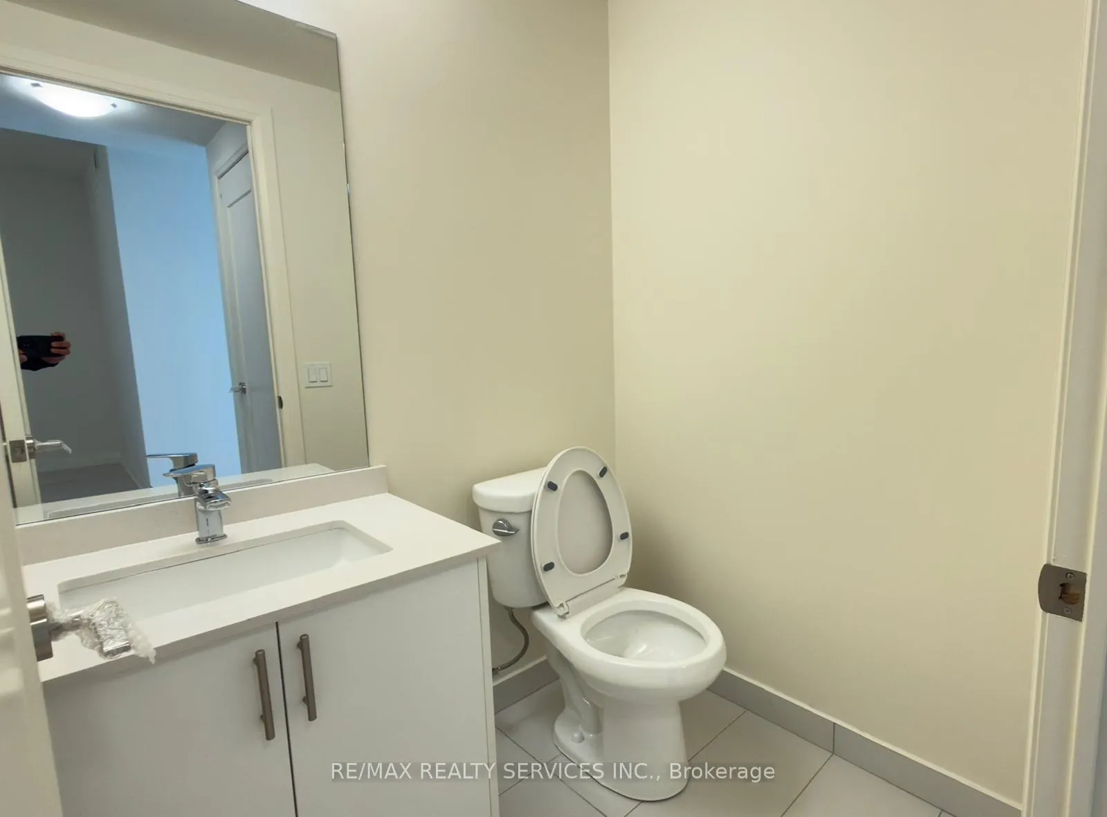 Photo 19 of Unit 2412, 27 Korda Gate, Vaughan, Concord — HOMEH