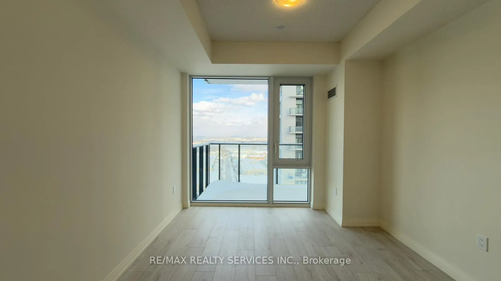 Photo 26 of Unit 2412, 27 Korda Gate, Vaughan, Concord — HOMEH