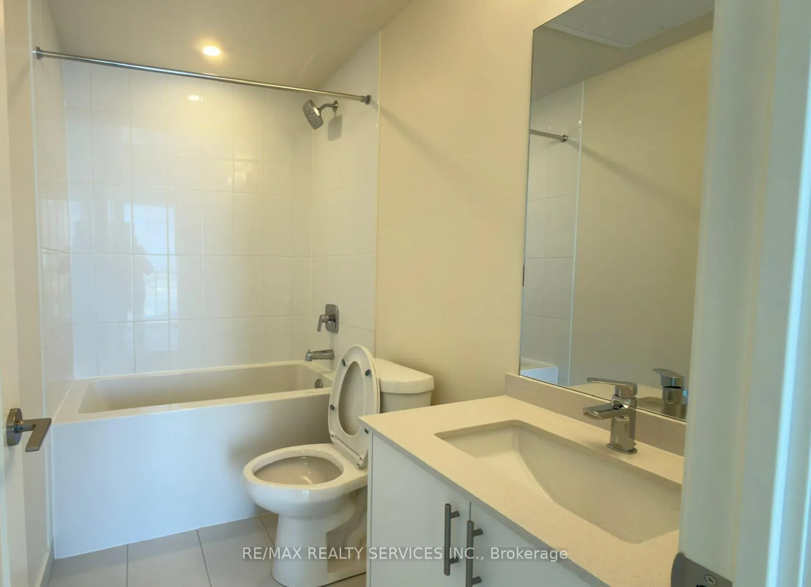 Photo 30 of Unit 2412, 27 Korda Gate, Vaughan, Concord — HOMEH