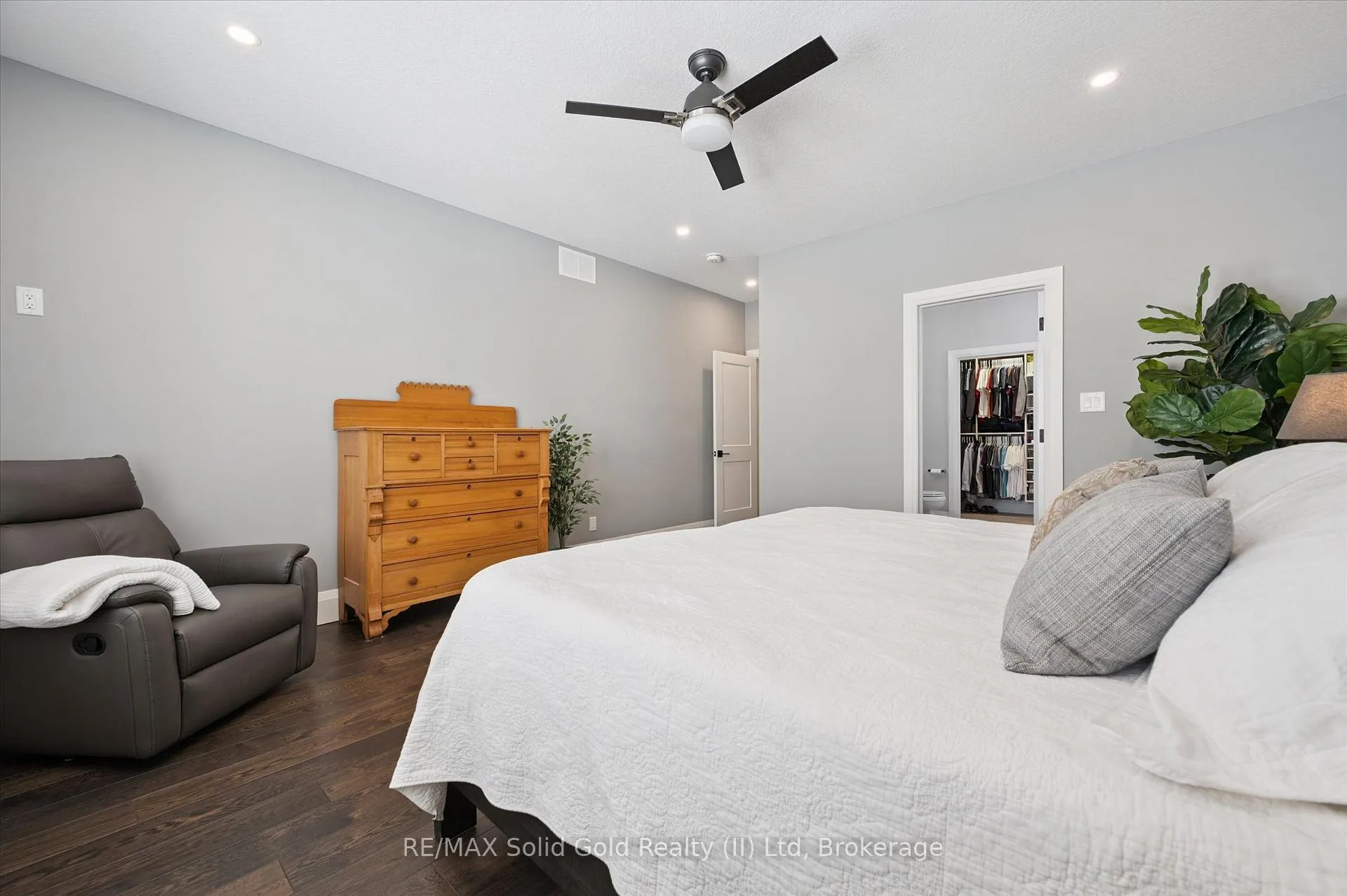 Photo 22 of 120 Village Road, Wellesley — HOMEH