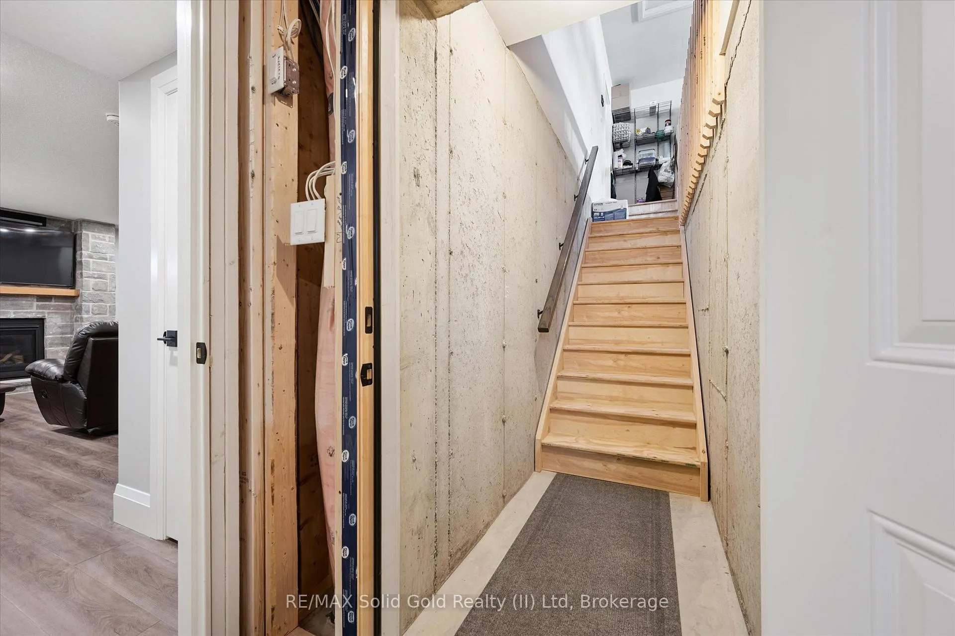 Photo 36 of 120 Village Road, Wellesley — HOMEH