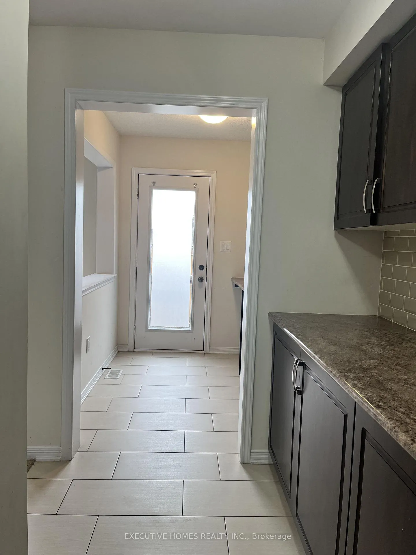 Photo 10 of 51 Thompson Road, Haldimand — HOMEH