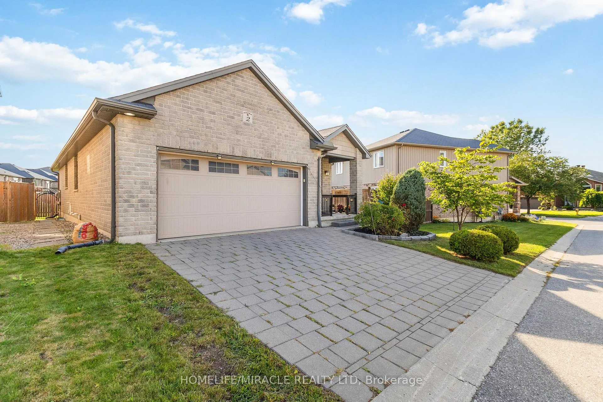 Photo 2 of Unit 2, 70 Tanoak Drive, London, North E — HOMEH