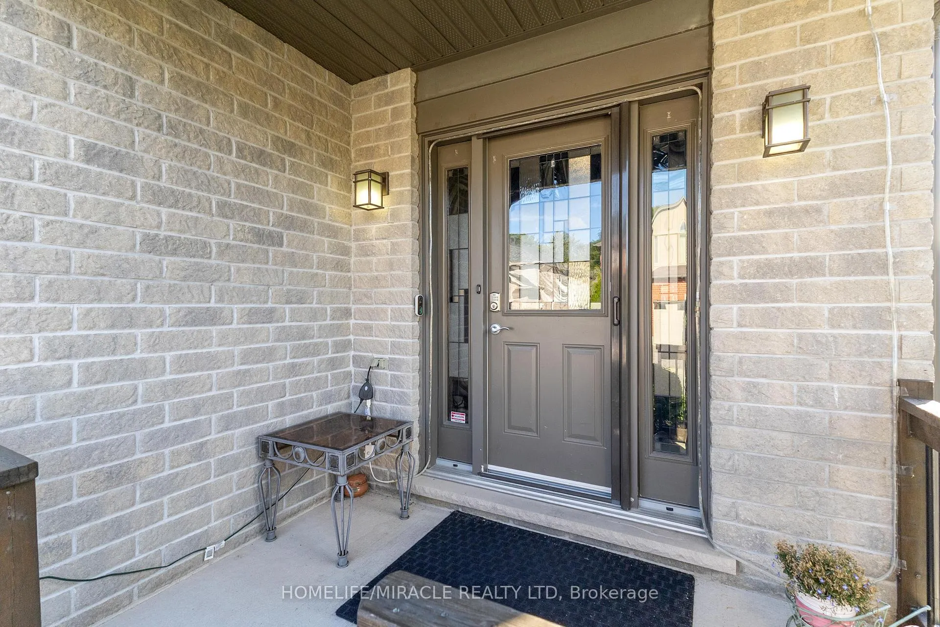 Photo 5 of Unit 2, 70 Tanoak Drive, London, North E — HOMEH