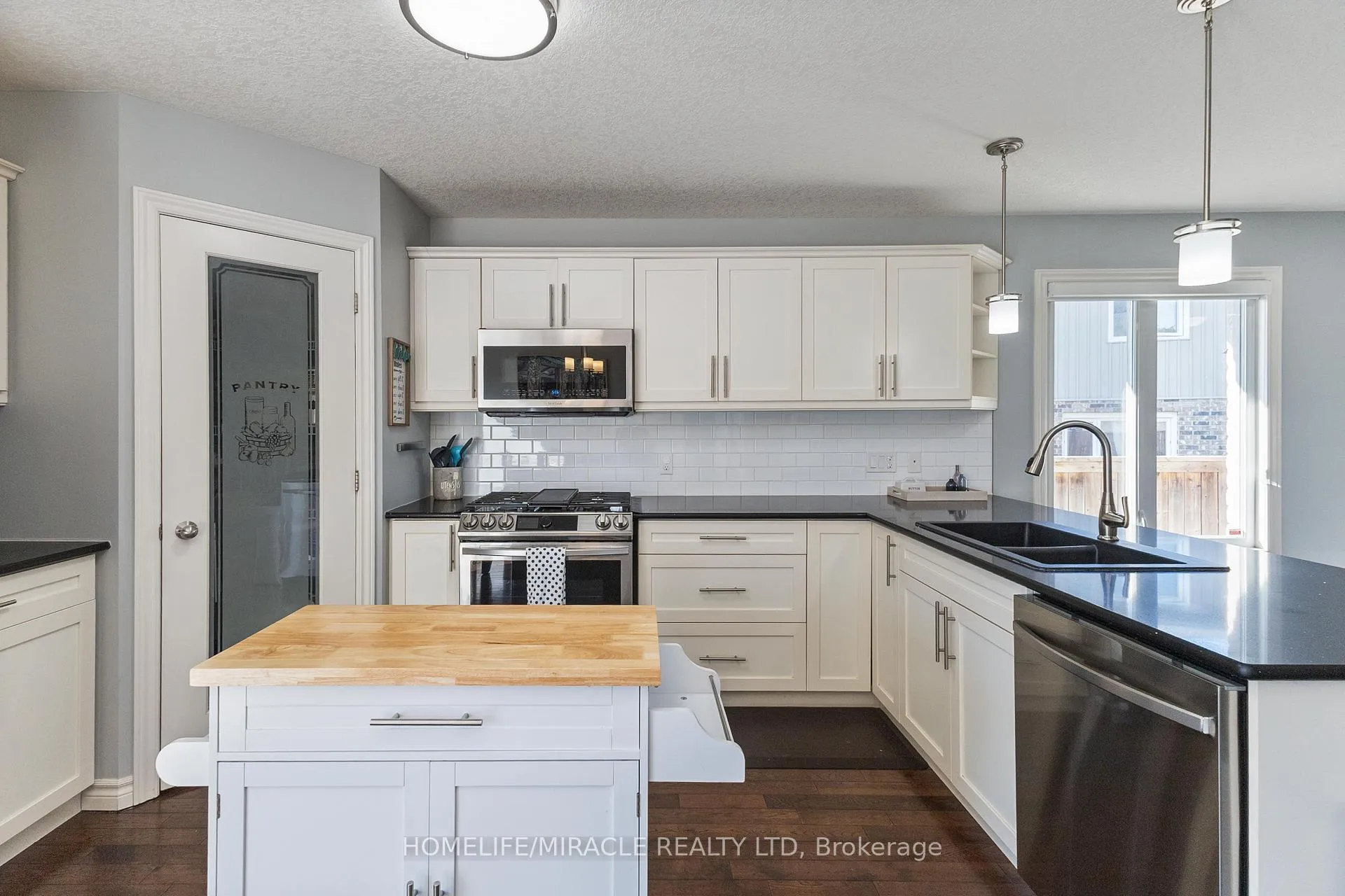 Photo 6 of Unit 2, 70 Tanoak Drive, London, North E — HOMEH