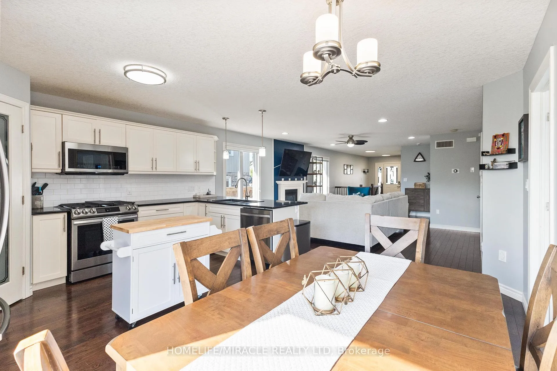 Photo 10 of Unit 2, 70 Tanoak Drive, London, North E — HOMEH