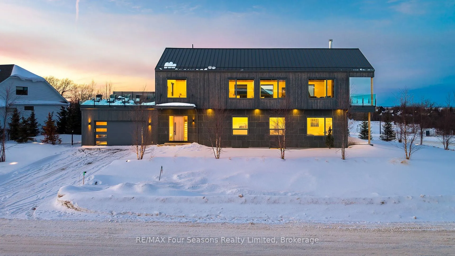Photo 1 of 126 Courchevel Crescent, Blue Mountains — HOMEH