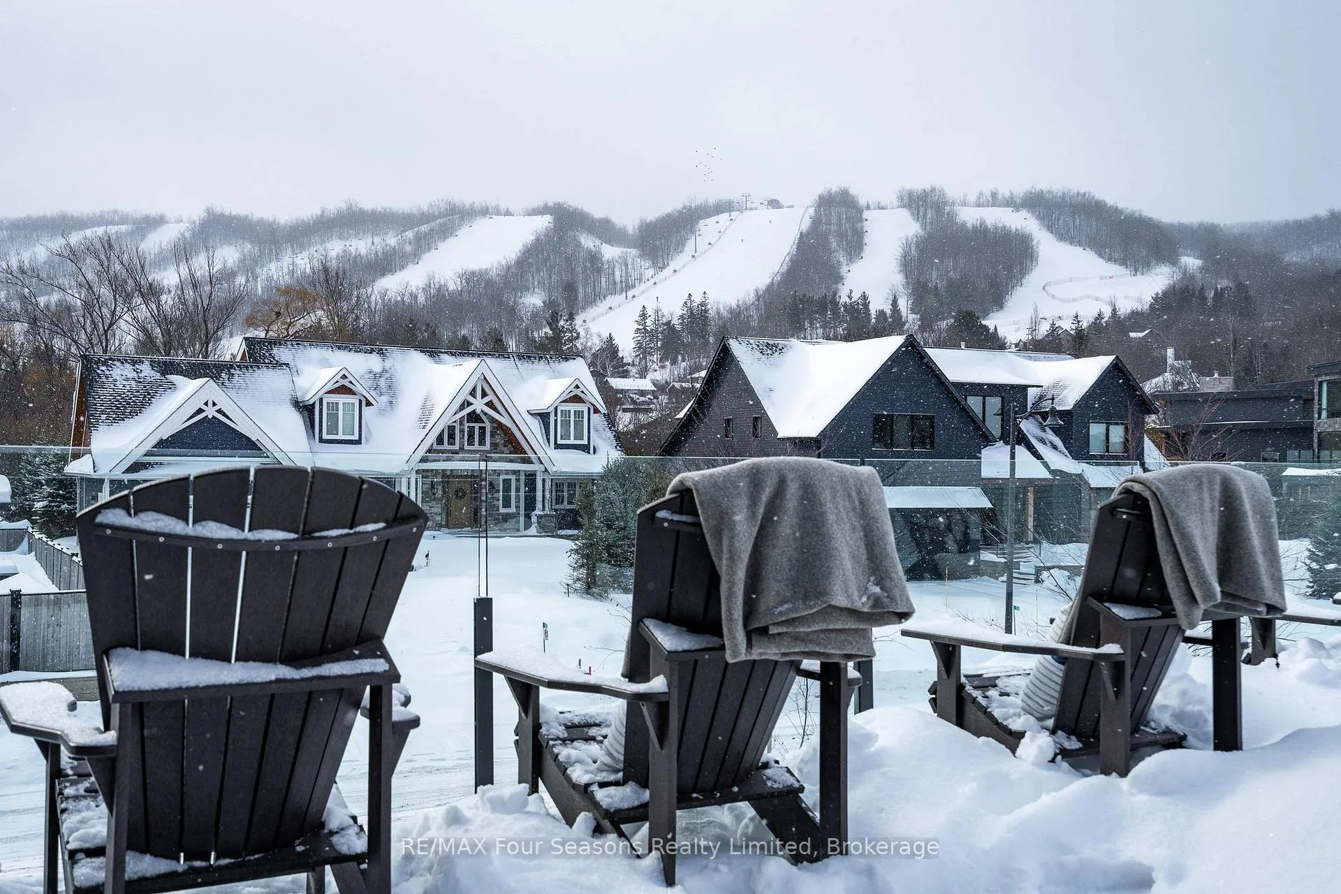 Photo 4 of 126 Courchevel Crescent, Blue Mountains — HOMEH