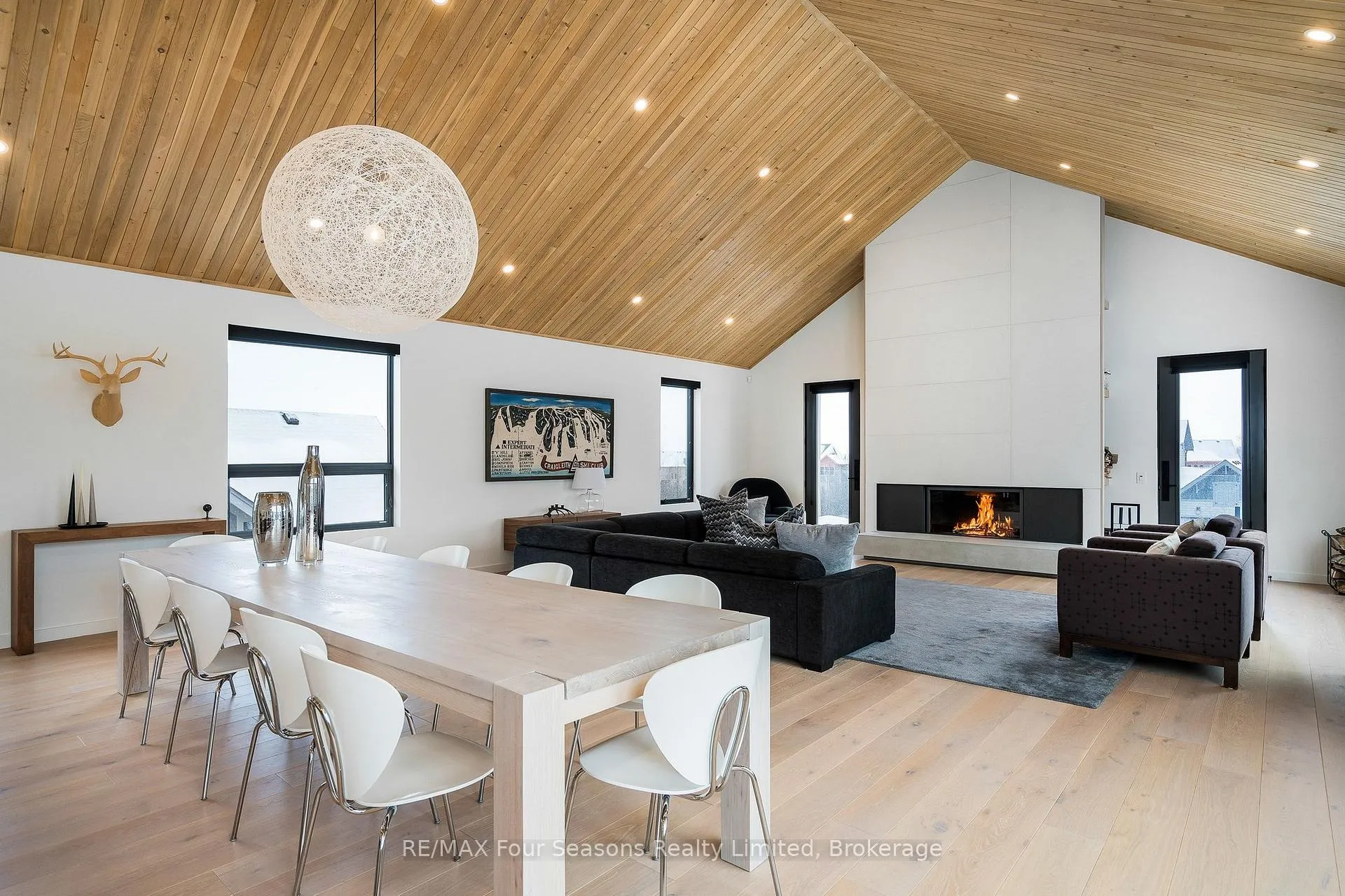 Photo 7 of 126 Courchevel Crescent, Blue Mountains — HOMEH