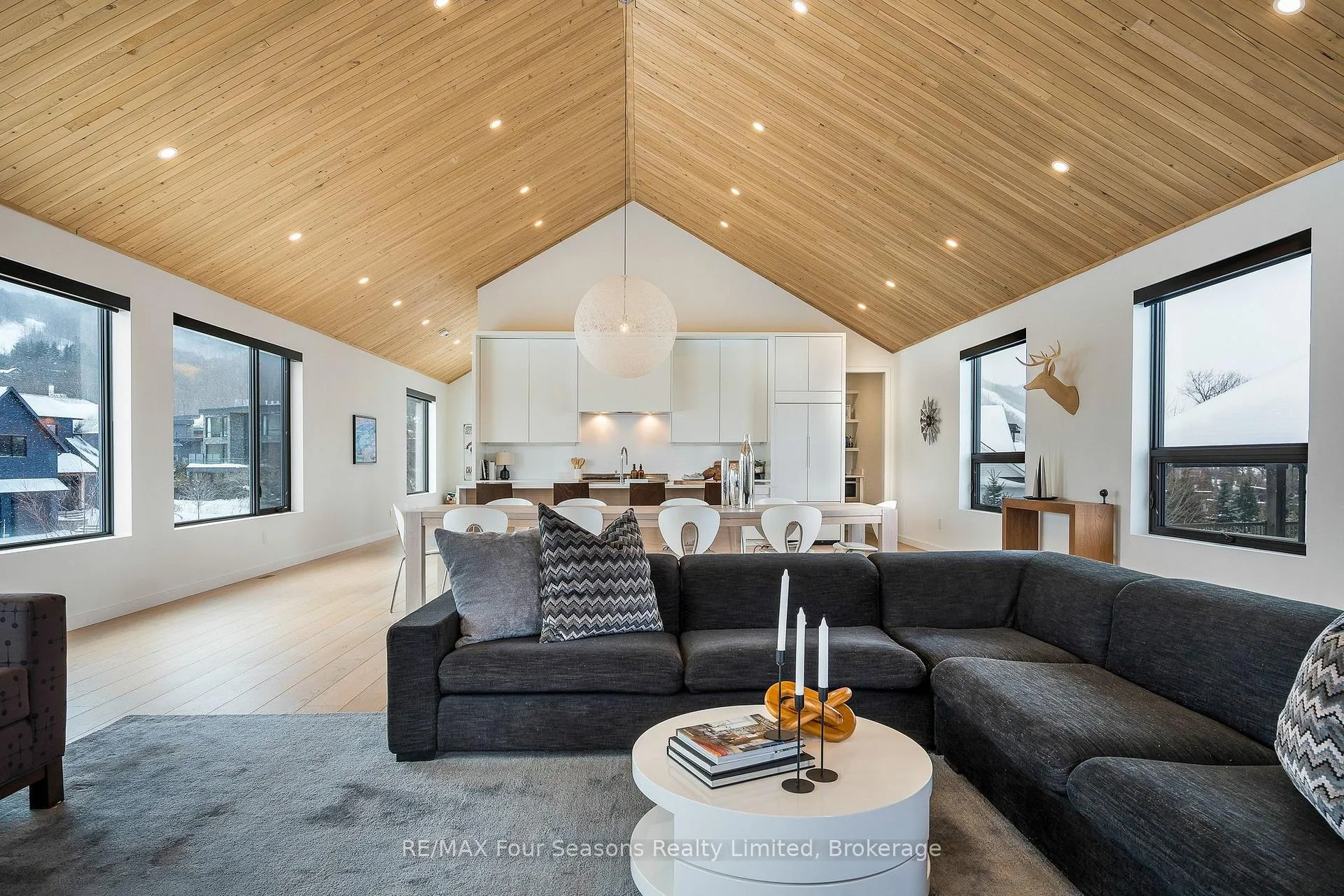 Photo 8 of 126 Courchevel Crescent, Blue Mountains — HOMEH