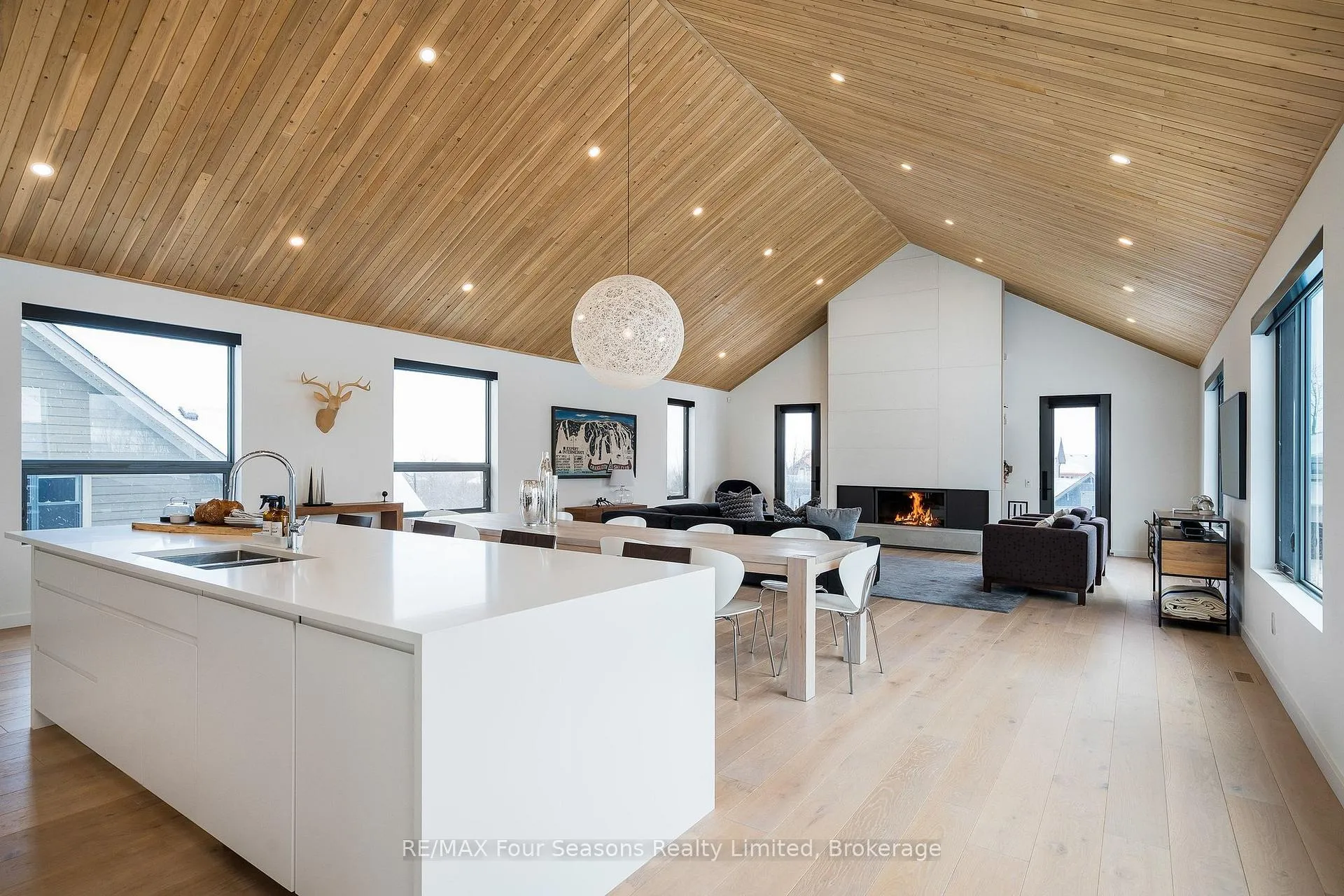 Photo 10 of 126 Courchevel Crescent, Blue Mountains — HOMEH