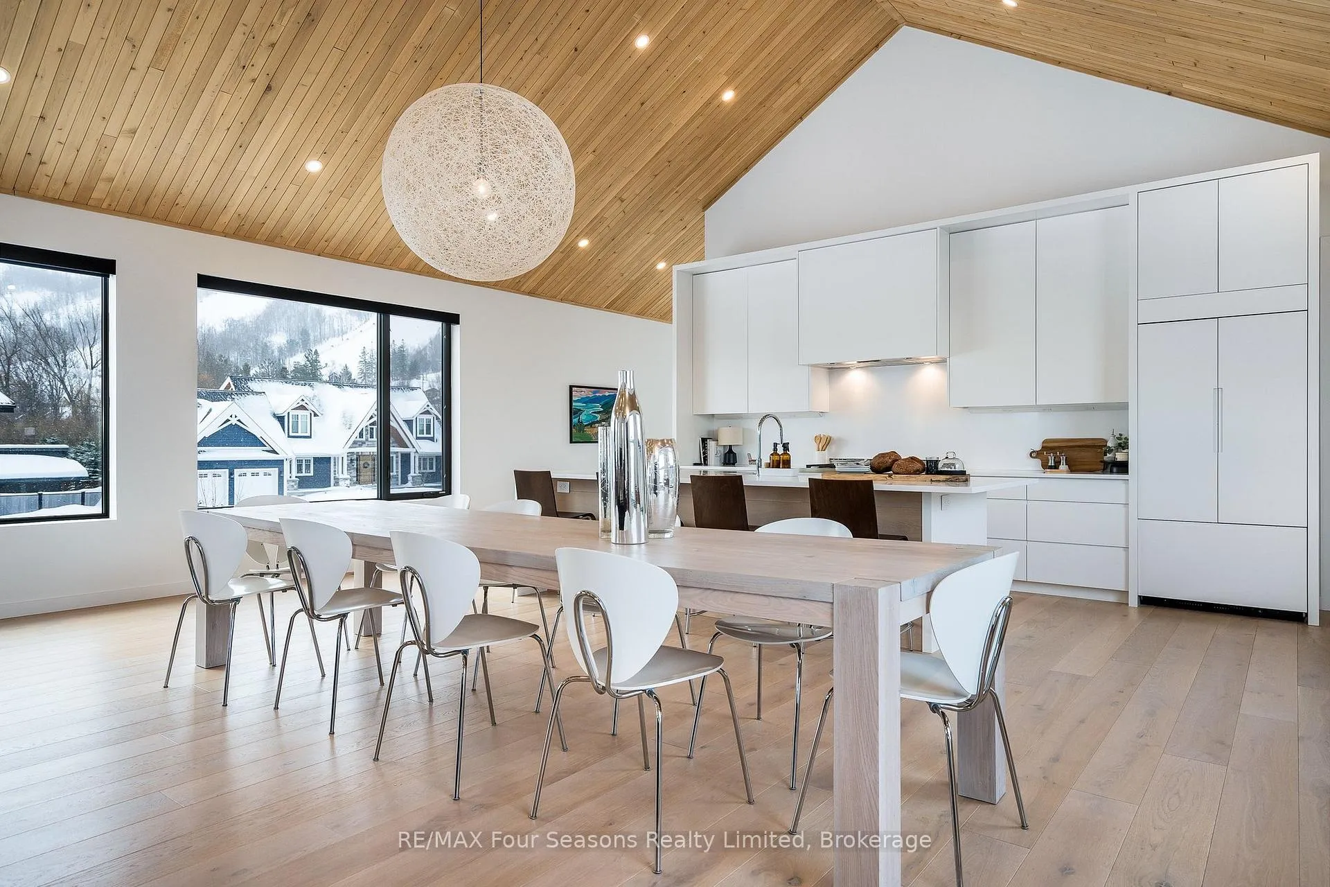 Photo 11 of 126 Courchevel Crescent, Blue Mountains — HOMEH