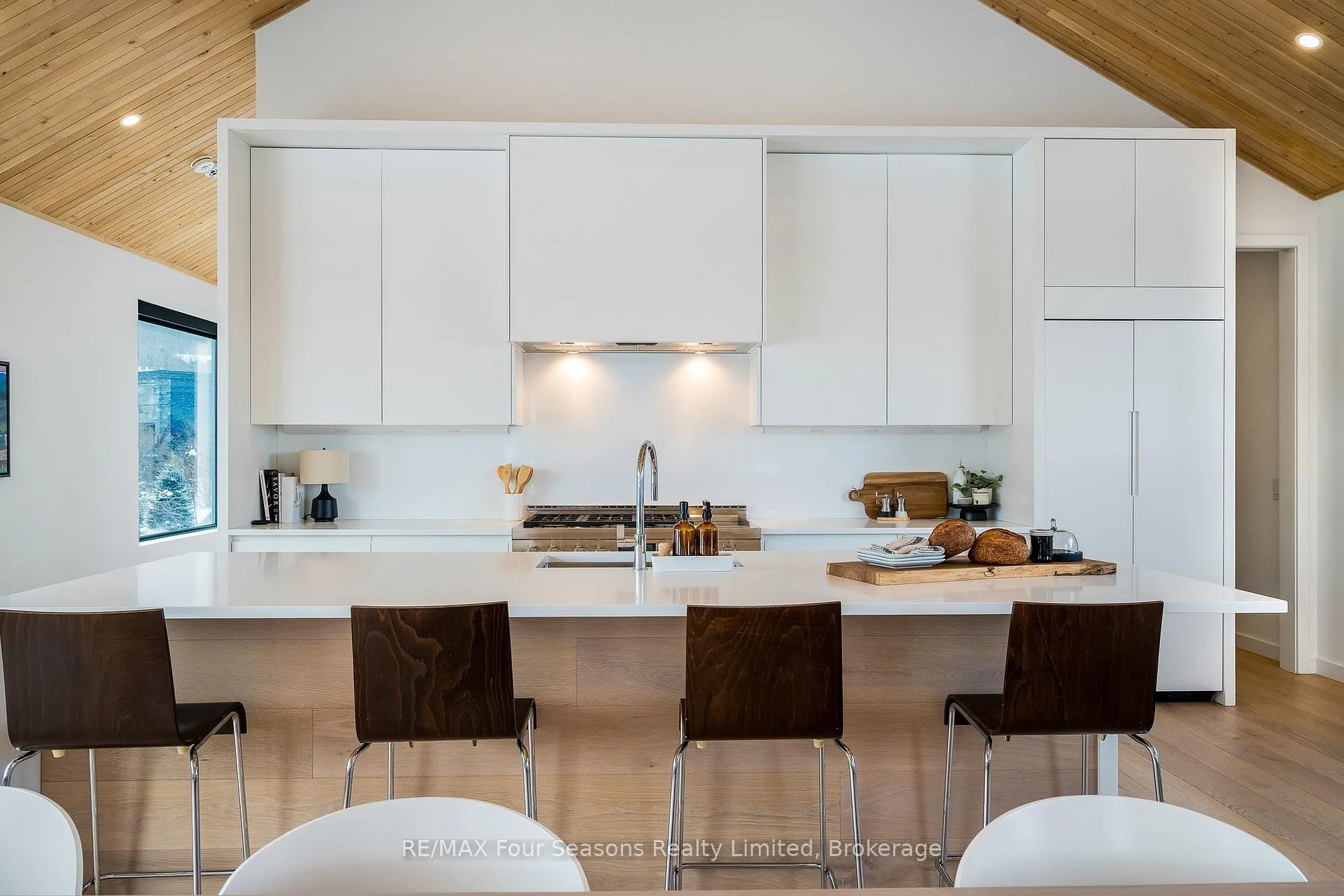 Photo 13 of 126 Courchevel Crescent, Blue Mountains — HOMEH
