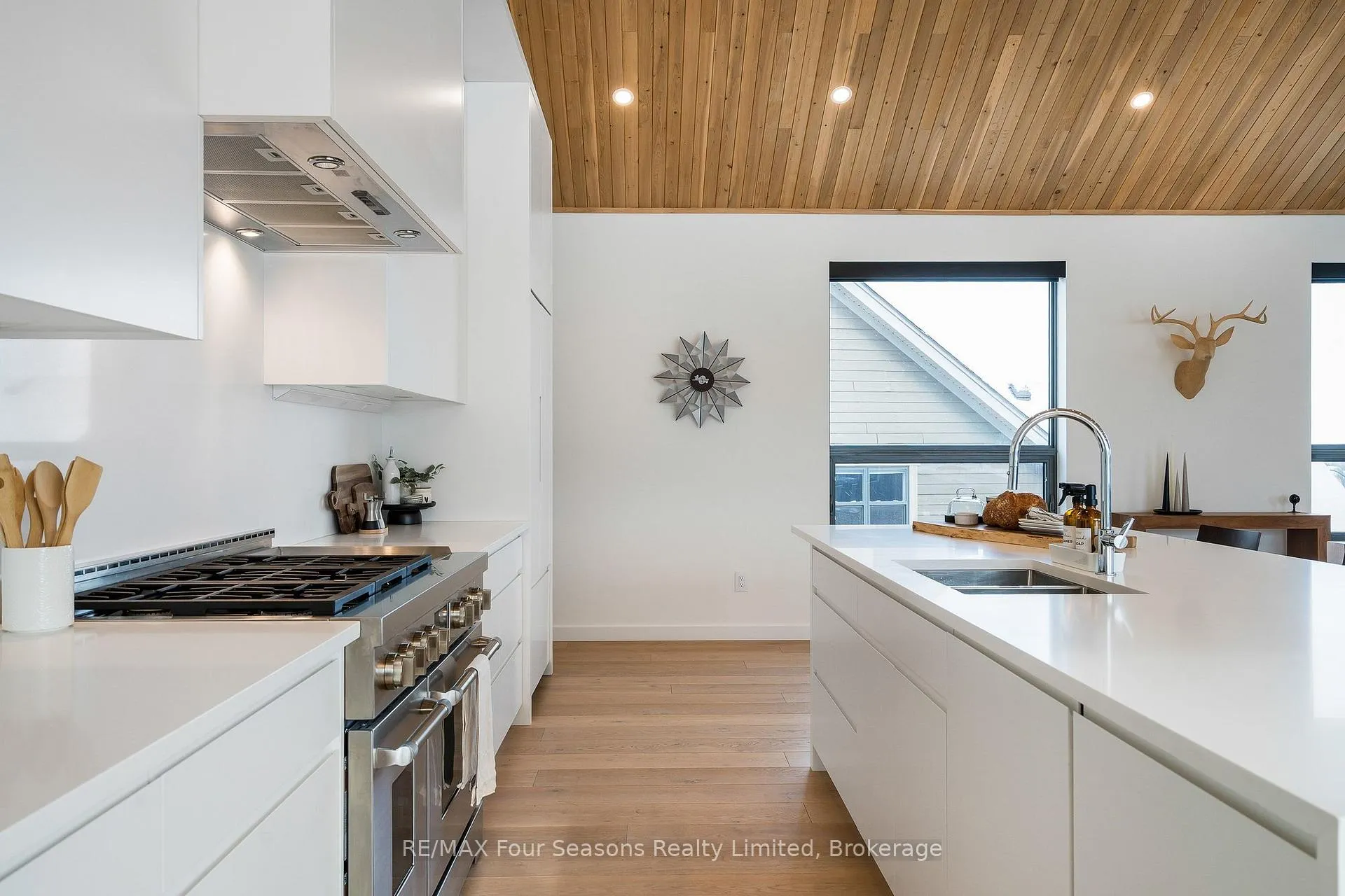Photo 14 of 126 Courchevel Crescent, Blue Mountains — HOMEH