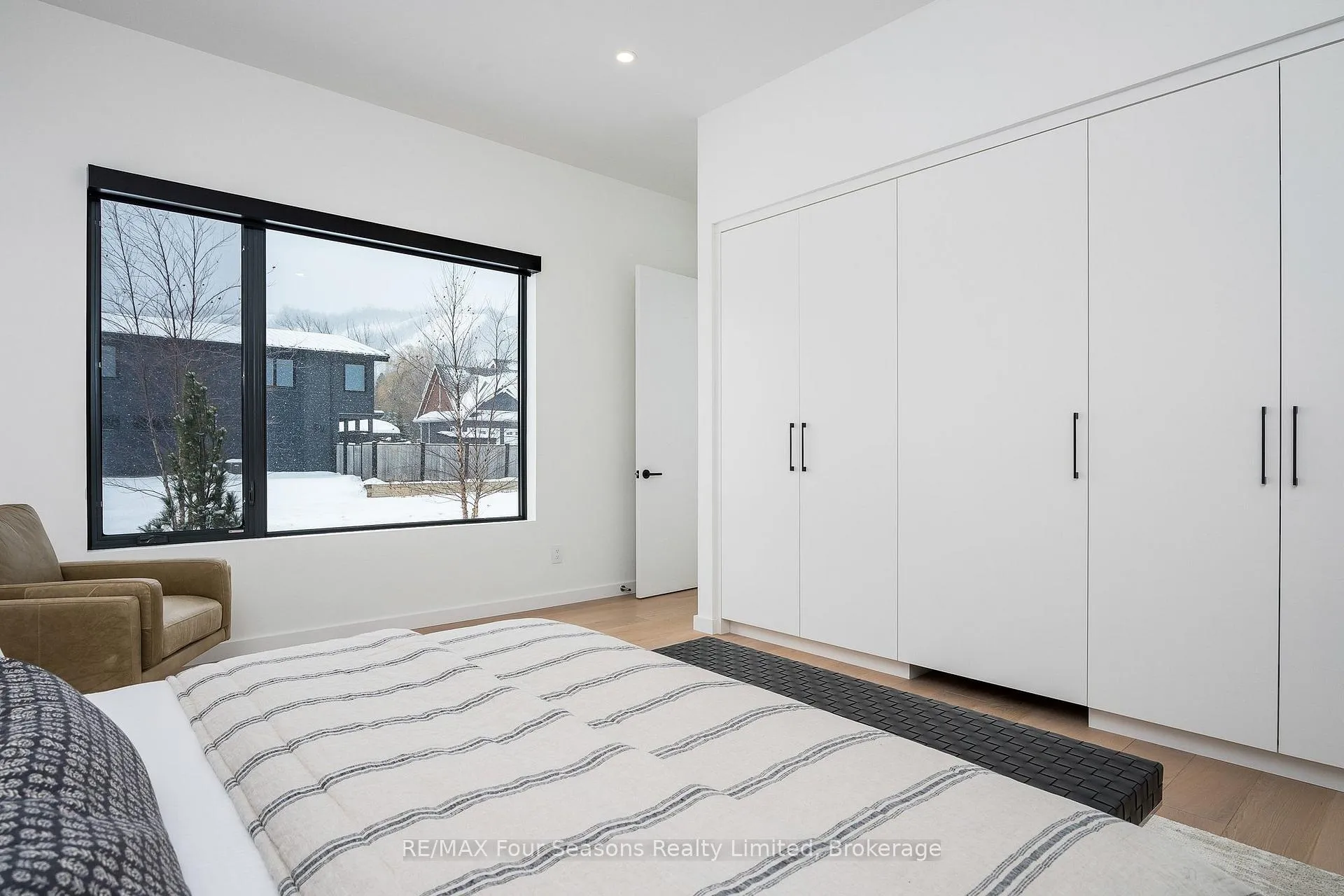 Photo 18 of 126 Courchevel Crescent, Blue Mountains — HOMEH