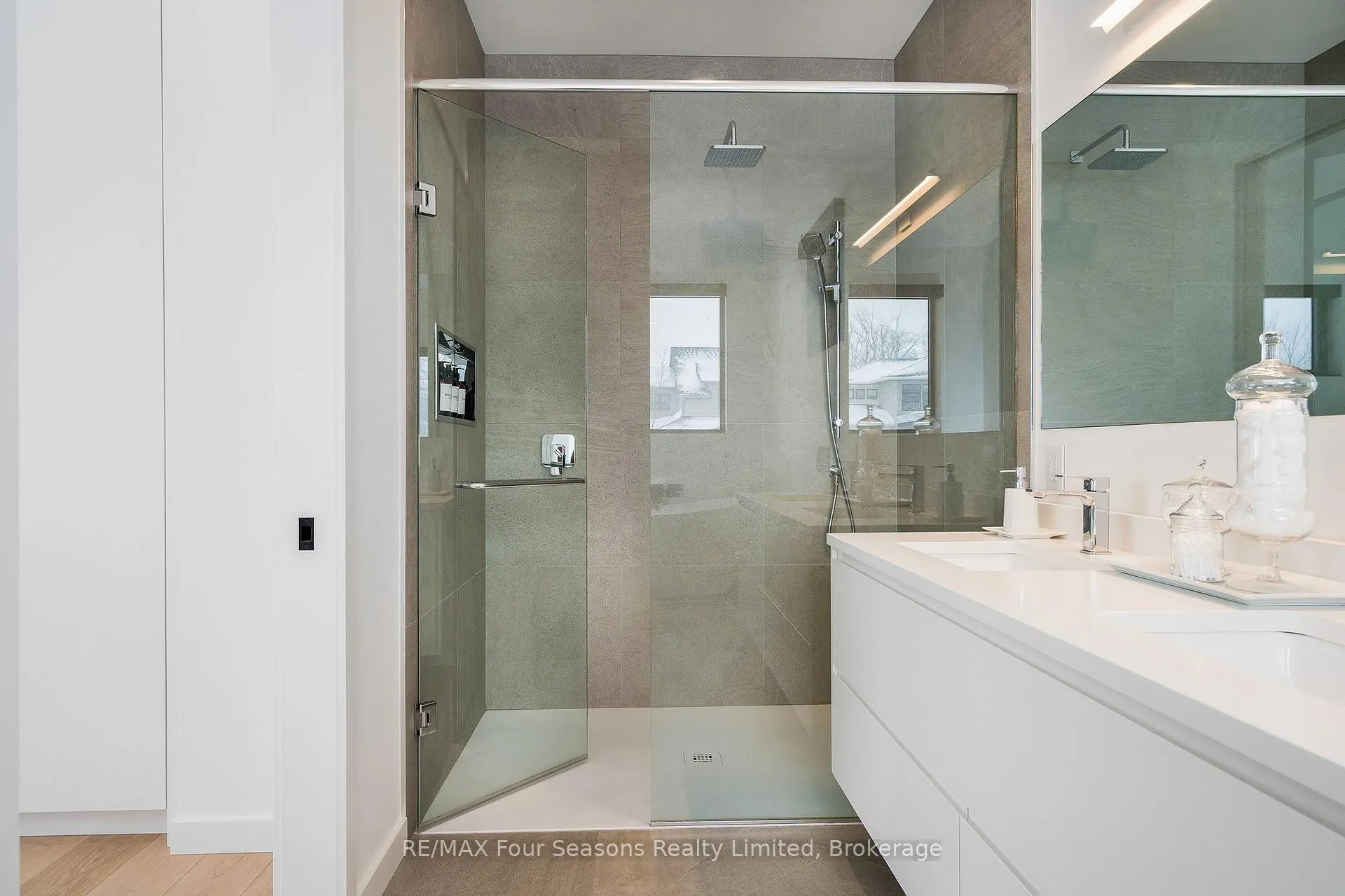 Photo 19 of 126 Courchevel Crescent, Blue Mountains — HOMEH