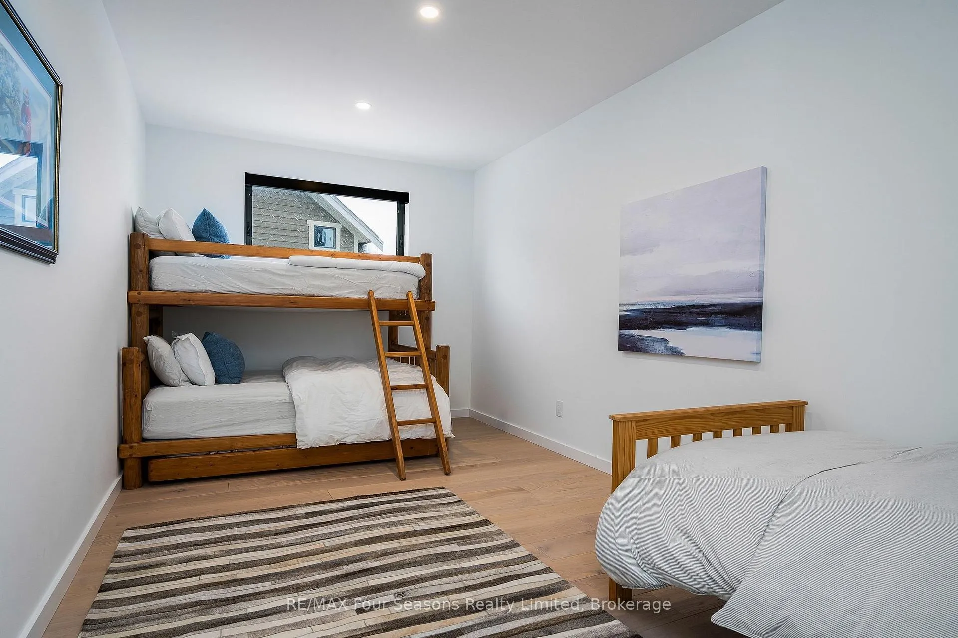 Photo 21 of 126 Courchevel Crescent, Blue Mountains — HOMEH