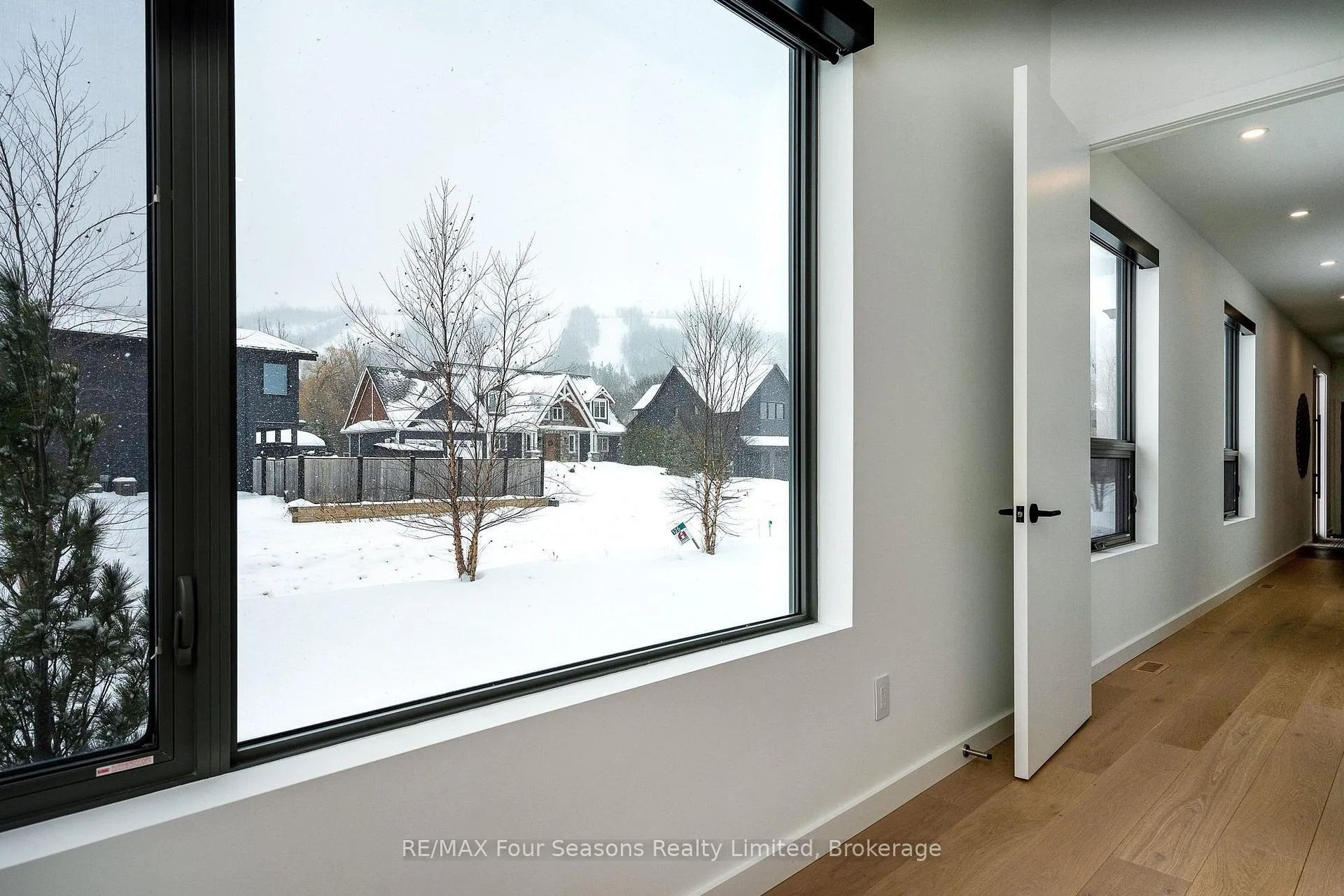 Photo 23 of 126 Courchevel Crescent, Blue Mountains — HOMEH