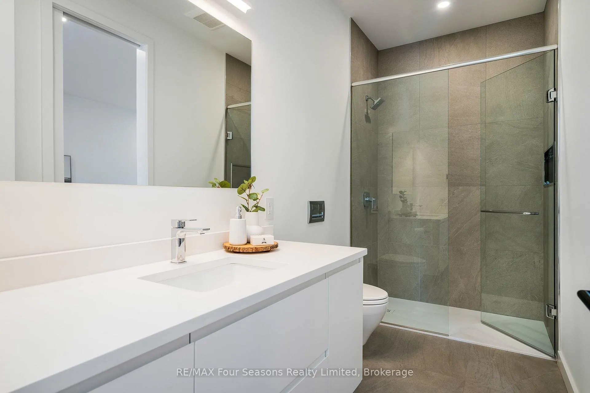 Photo 24 of 126 Courchevel Crescent, Blue Mountains — HOMEH