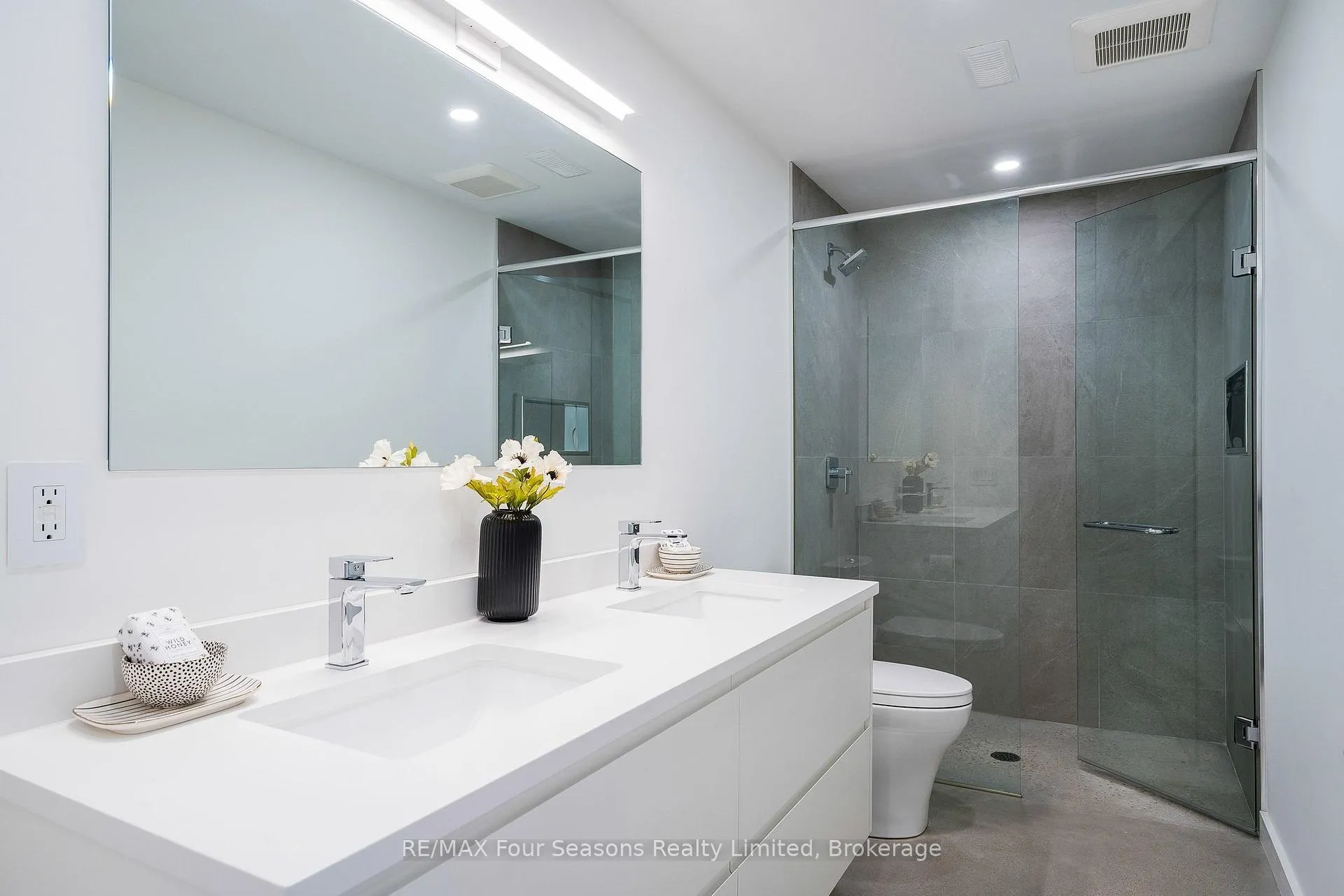 Photo 30 of 126 Courchevel Crescent, Blue Mountains — HOMEH