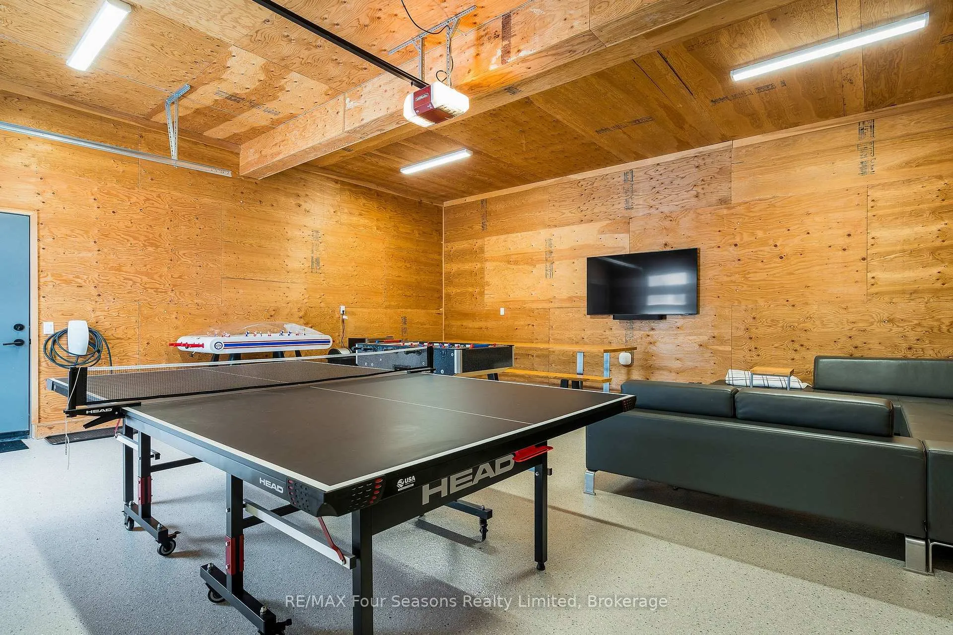 Photo 32 of 126 Courchevel Crescent, Blue Mountains — HOMEH
