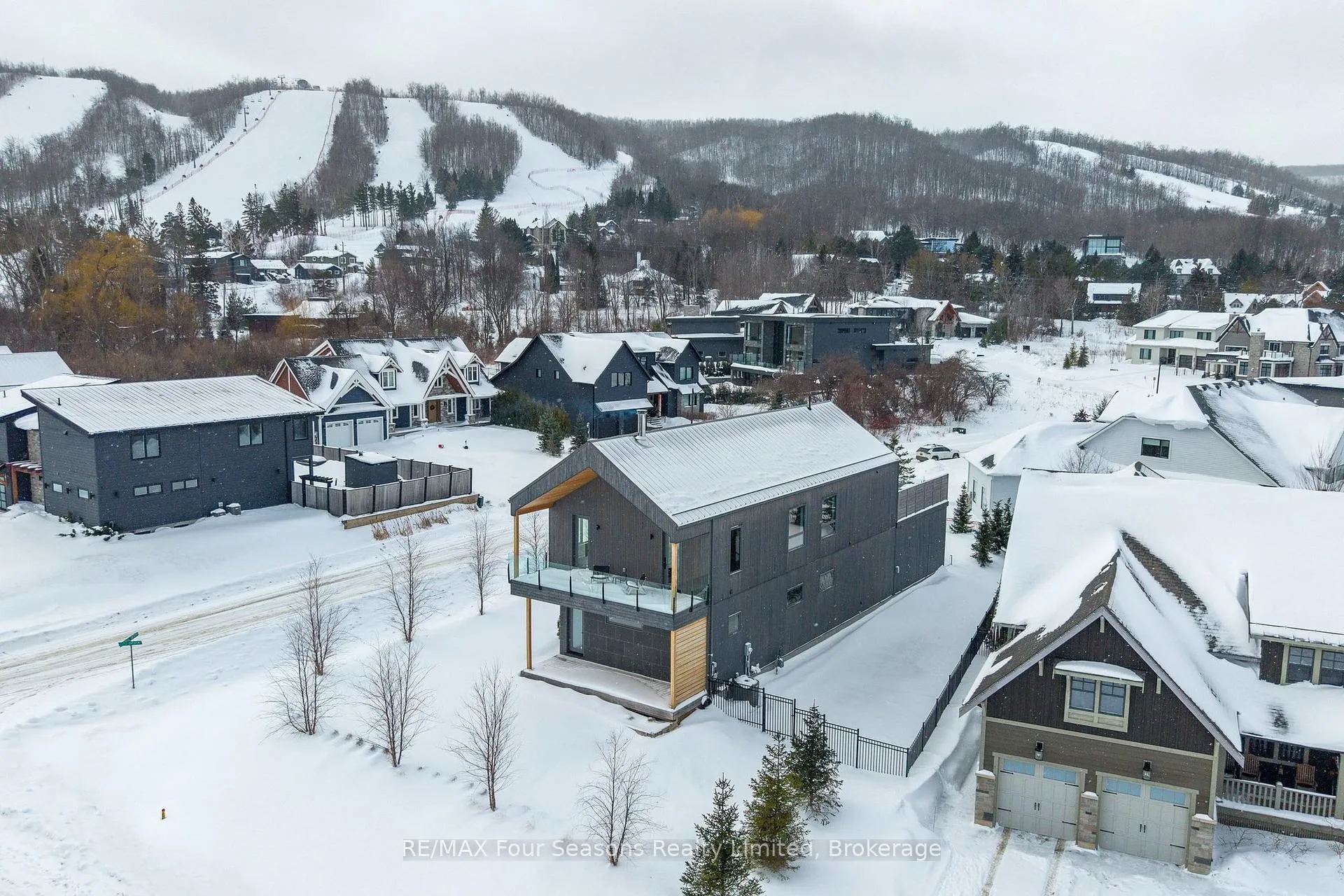 Photo 38 of 126 Courchevel Crescent, Blue Mountains — HOMEH