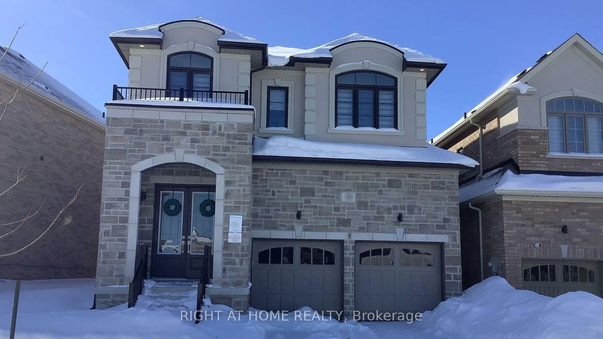 Front of Unit Upper, 14 Connell Drive