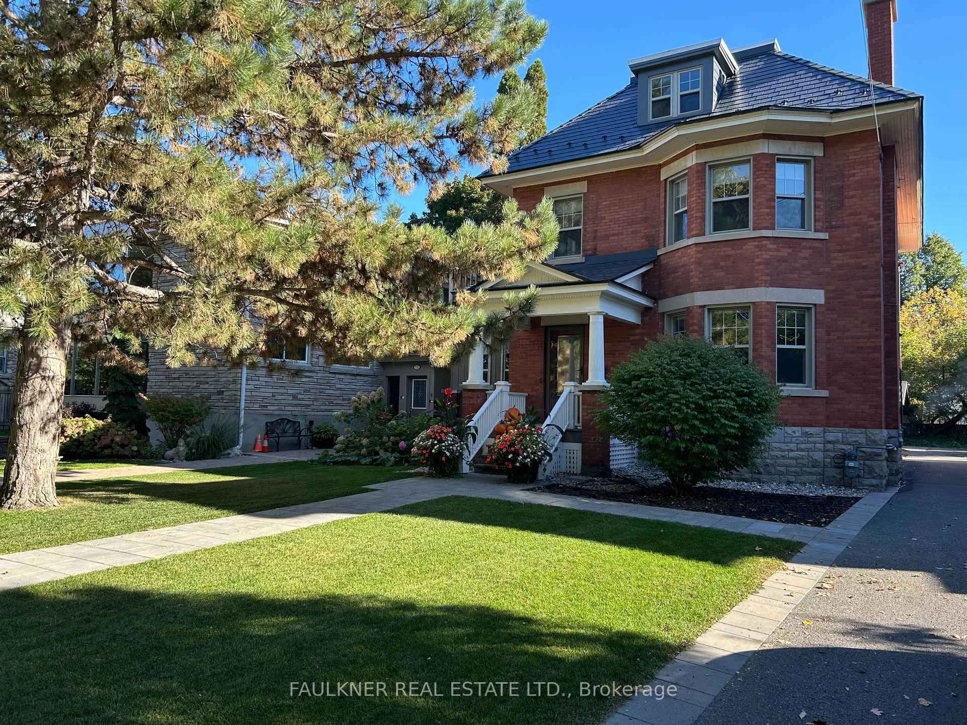 Photo 2 of 724 Echo Drive, Ottawa, Old Ottawa South — HOMEH