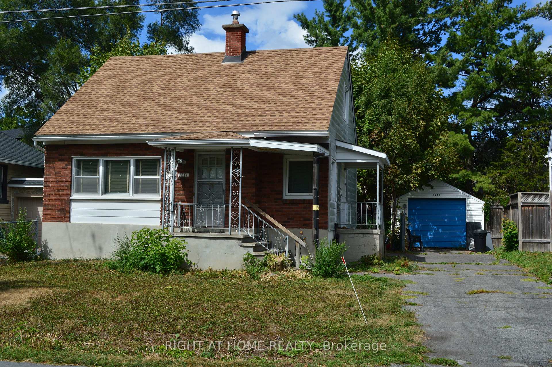 Photo 2 of 1241 Collins Avenue, Ottawa, Ridgemont — HOMEH