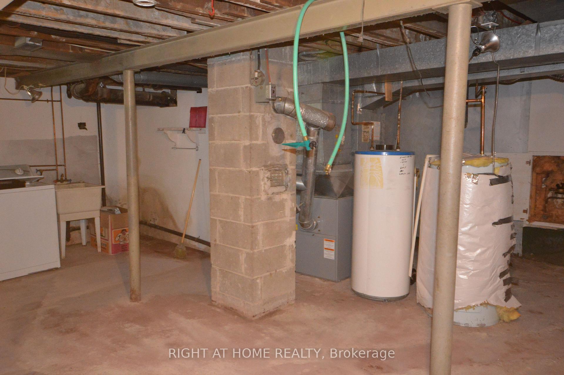 Photo 8 of 1241 Collins Avenue, Ottawa, Ridgemont — HOMEH